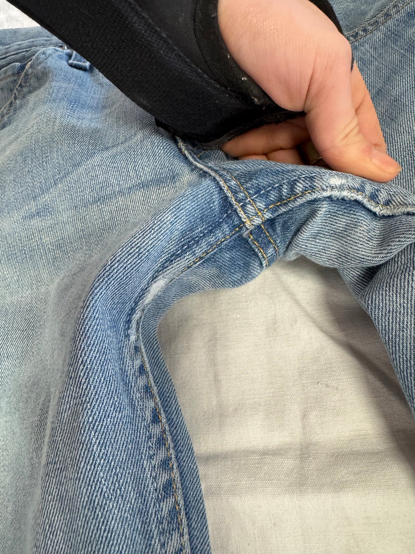 Jean Levis 516 04 W26 L32