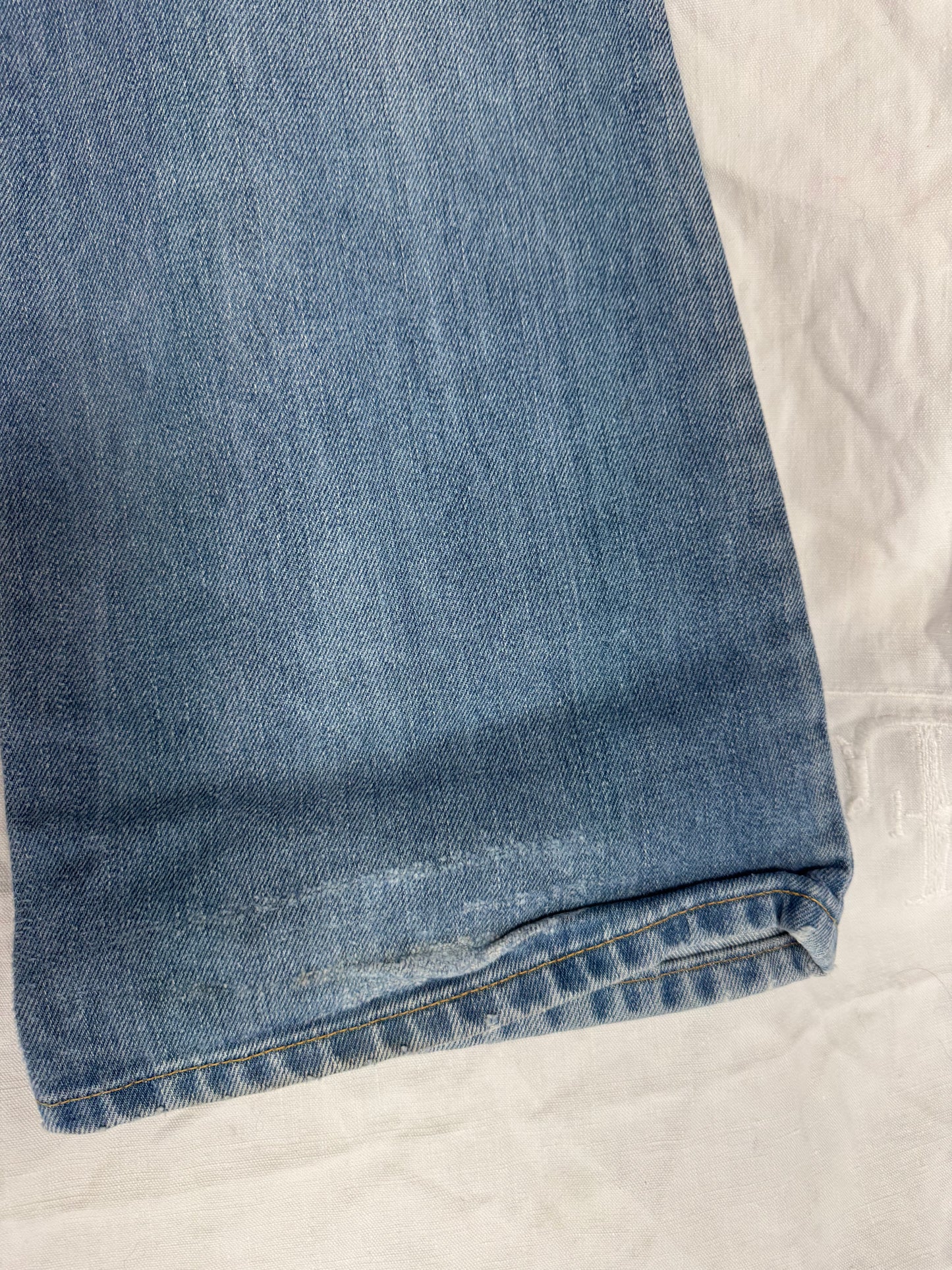 Jean Levis 516 04 W26 L32