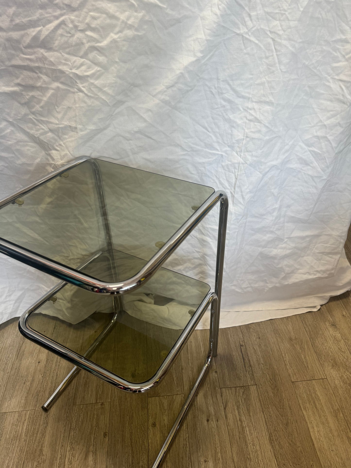 Desserte en verre et chrome
