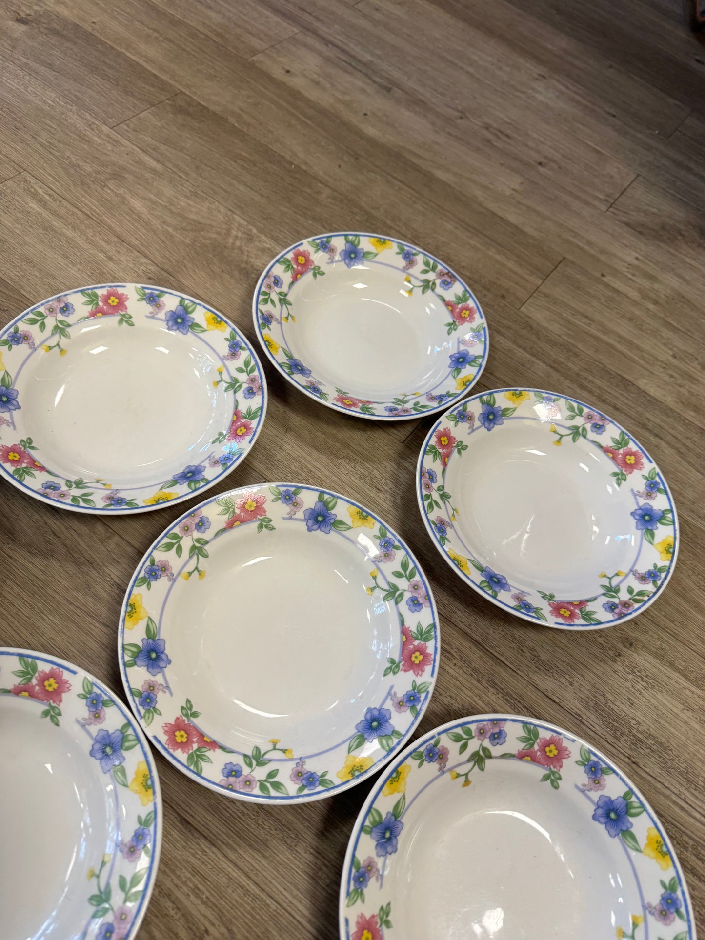Assiettes à fleurs