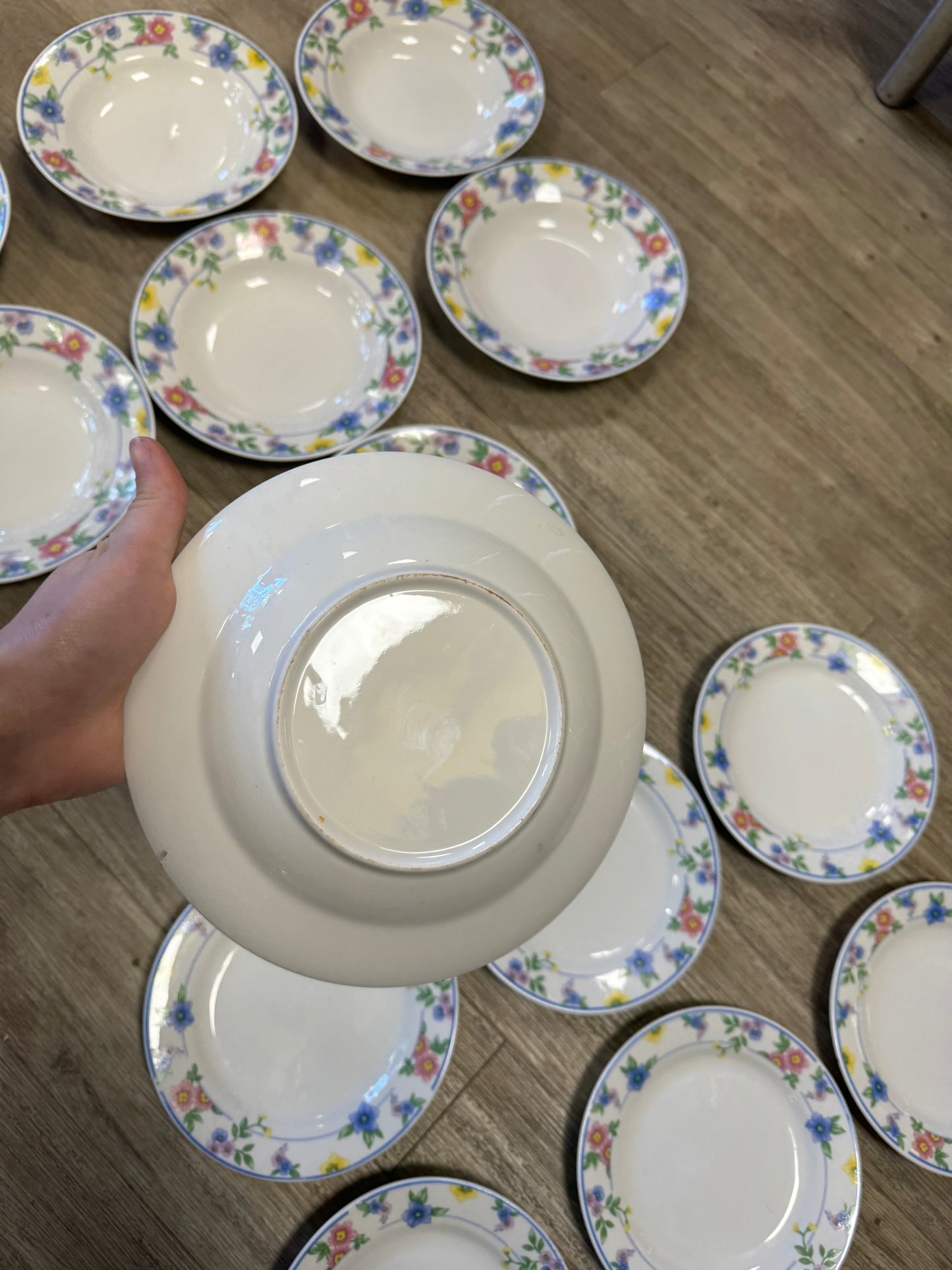 Assiettes à fleurs