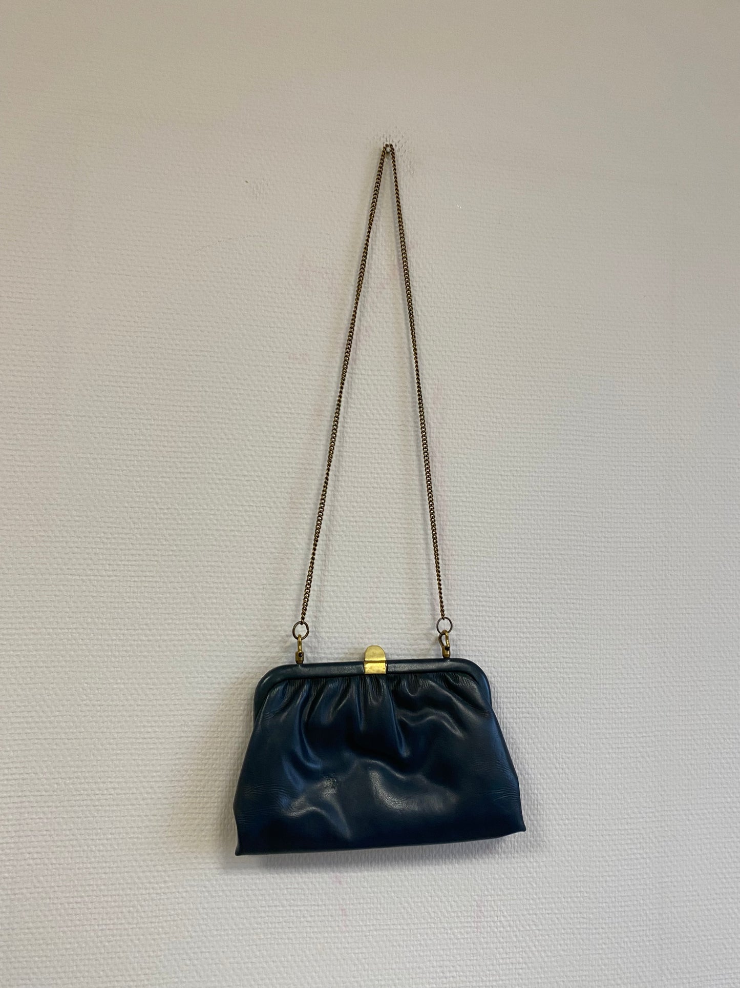 Sac à main bleu en cuir