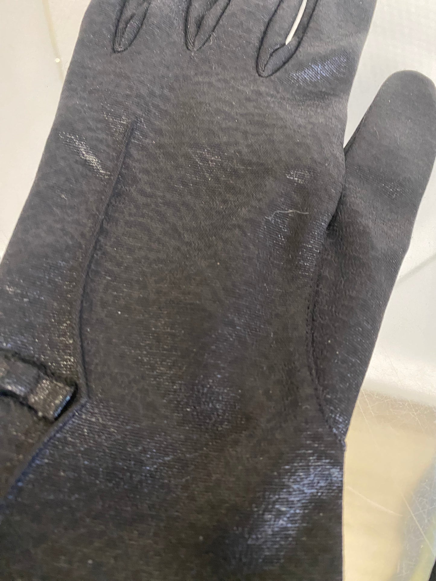 Gant noir brillant