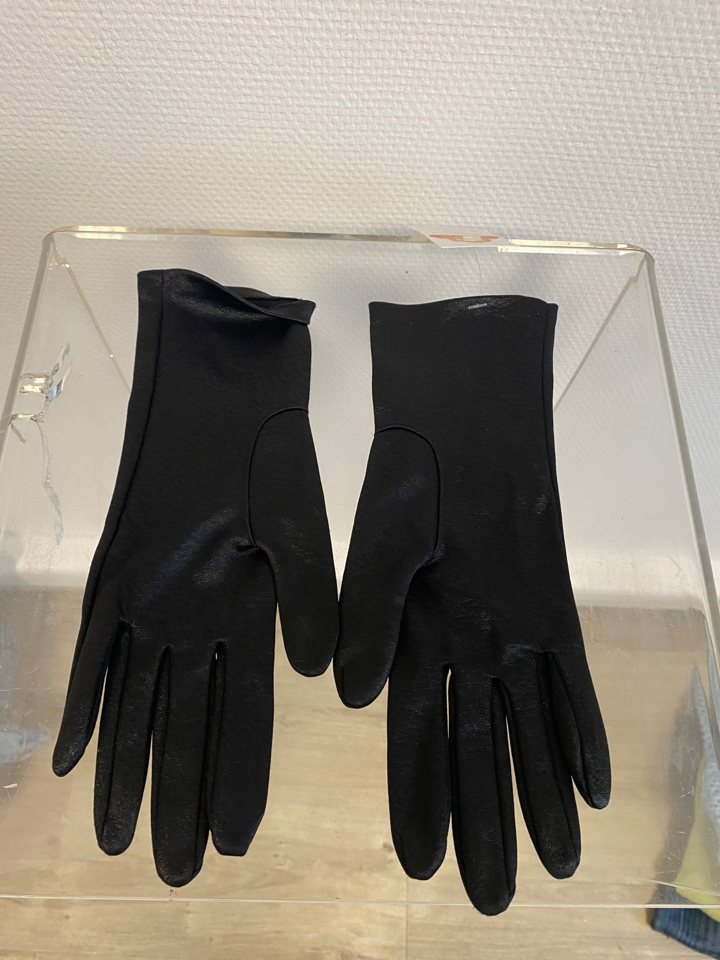 Gant noir brillant