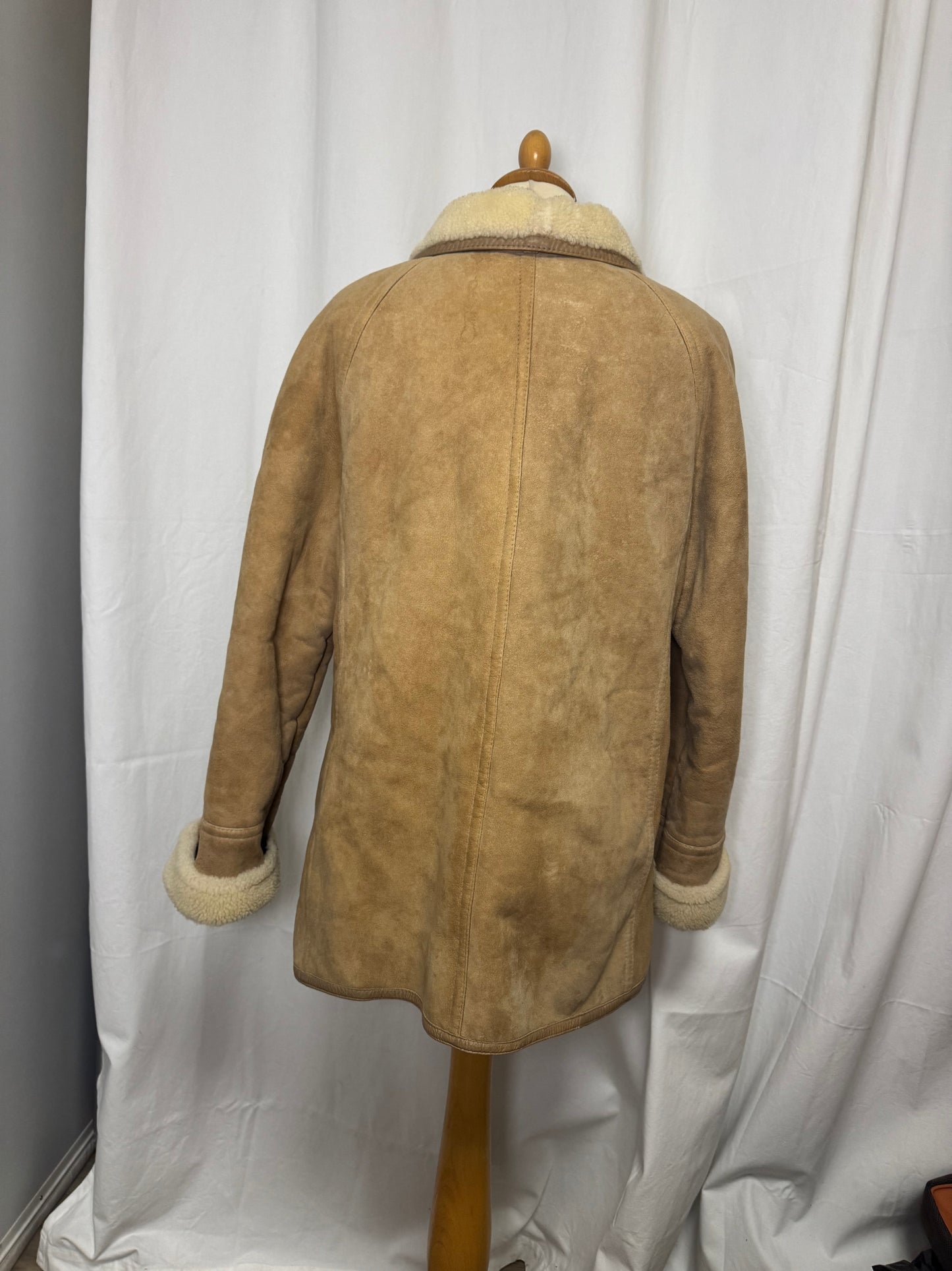 Manteau en peau lainée