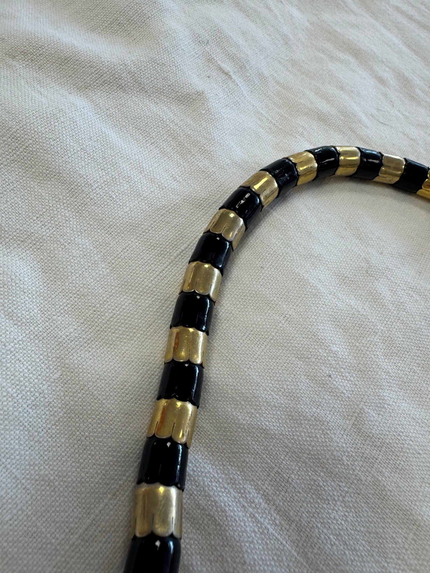Collier noir et doré
