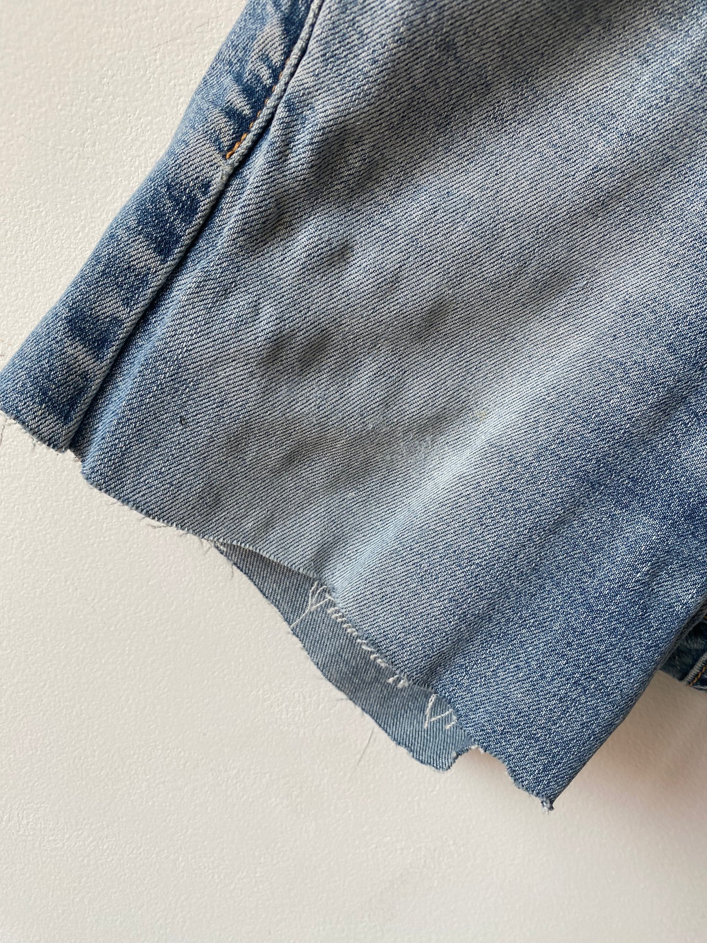 Short levis