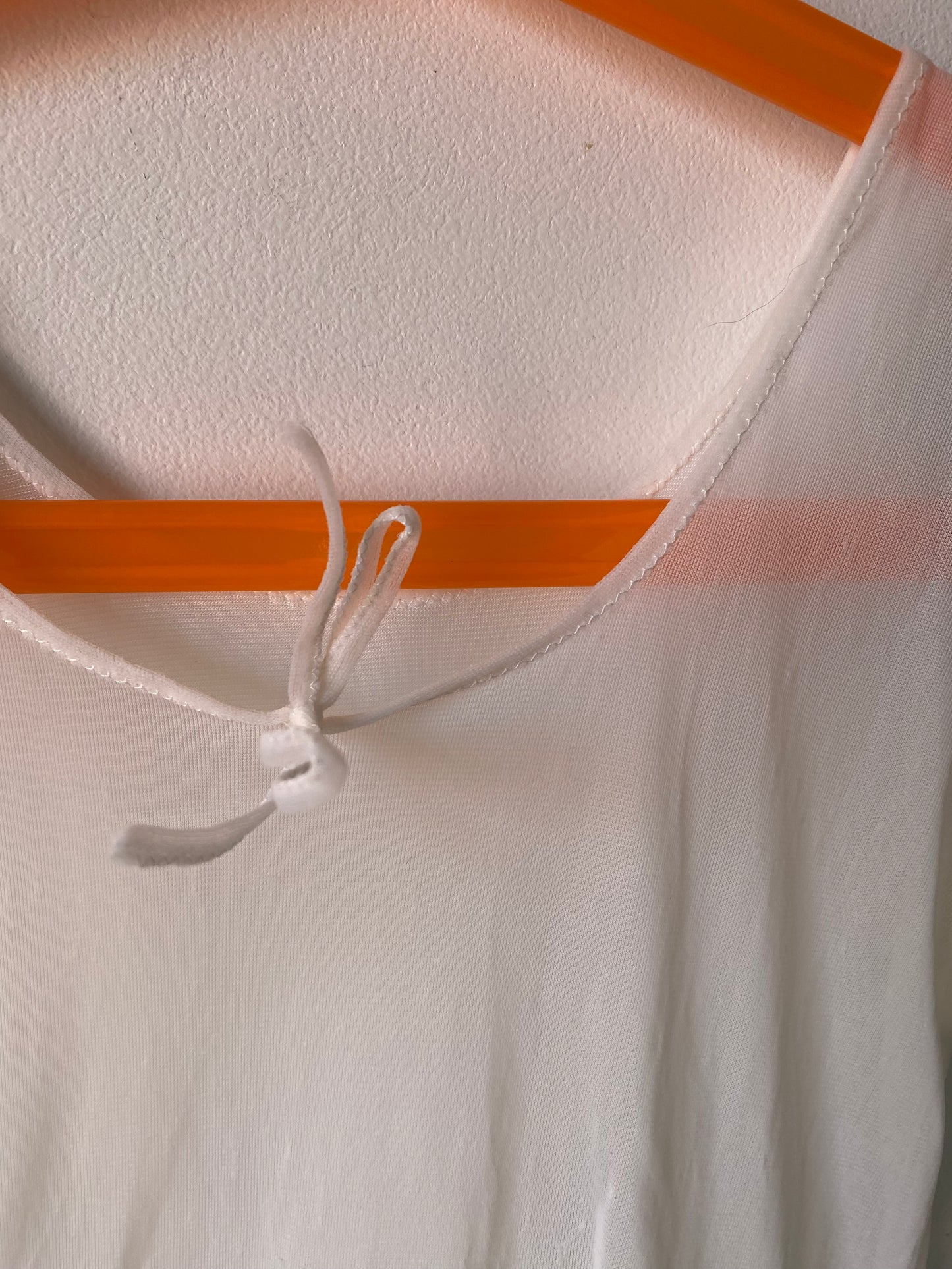 Fond de robe blanc