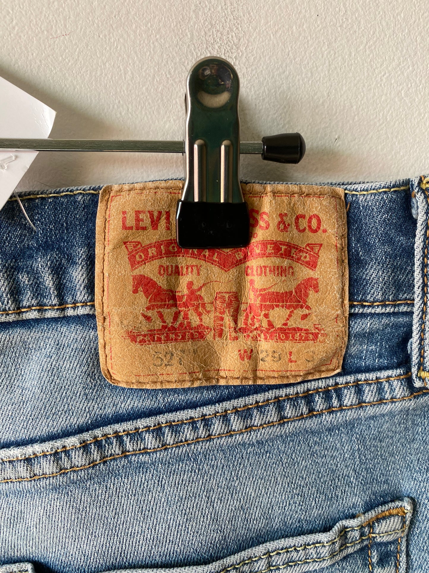 Short levis