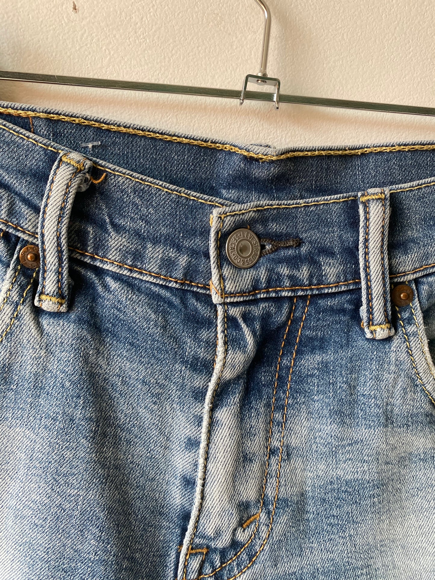 Short levis