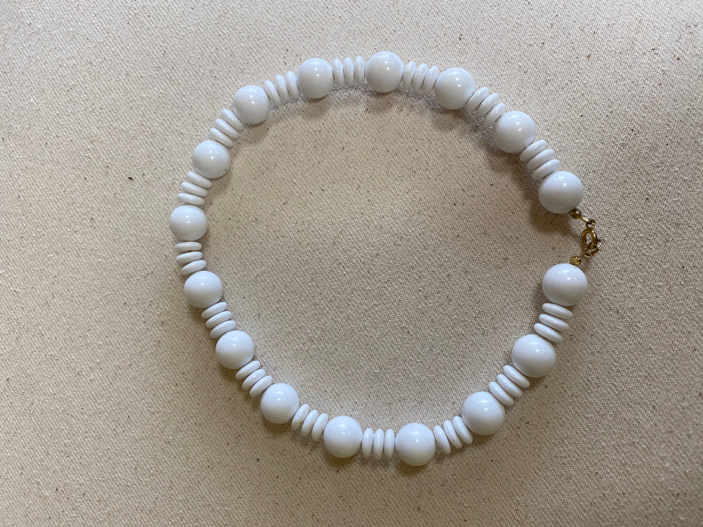 Collier perle plastique 80s