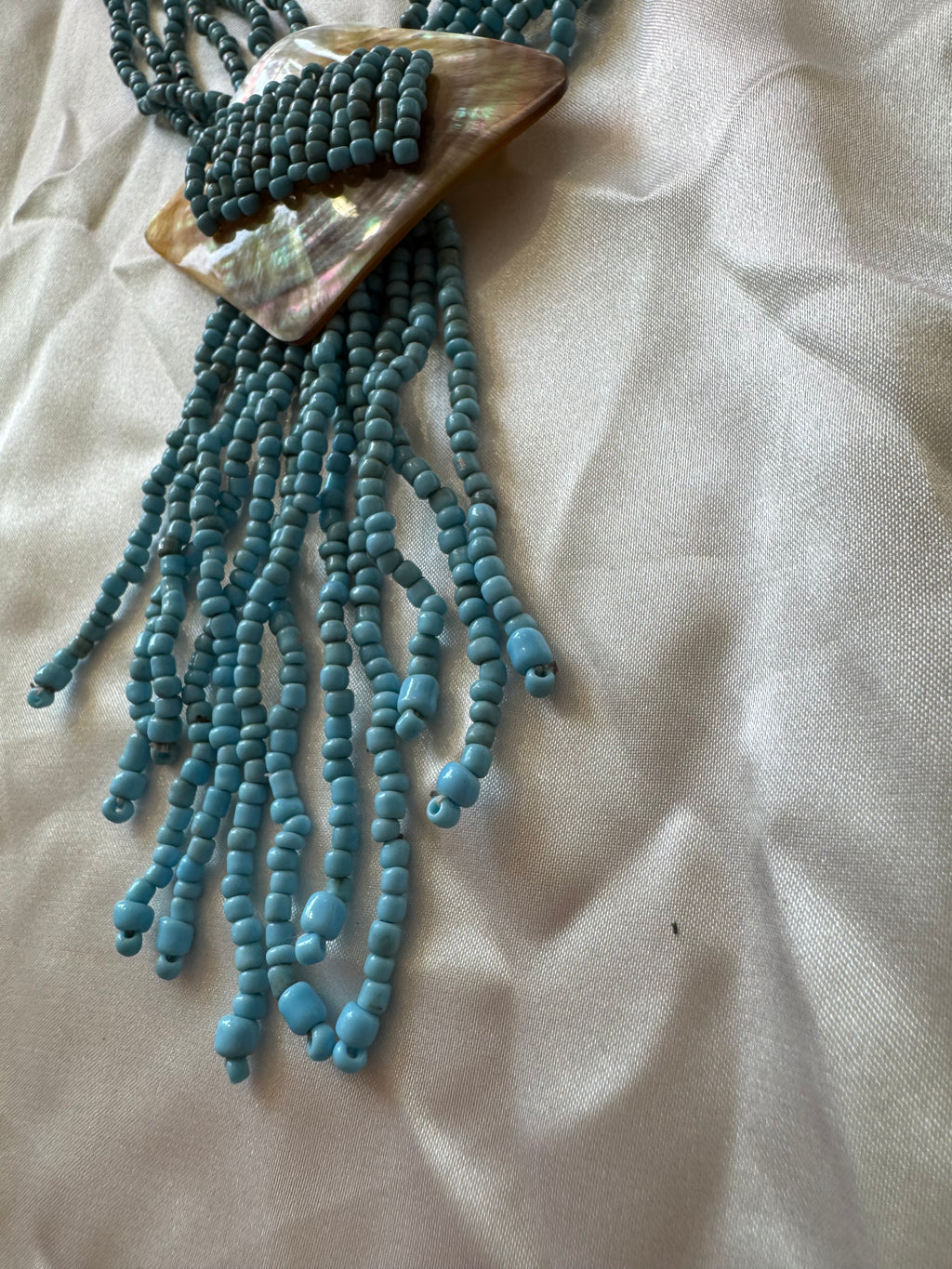 Collier bleu 90s