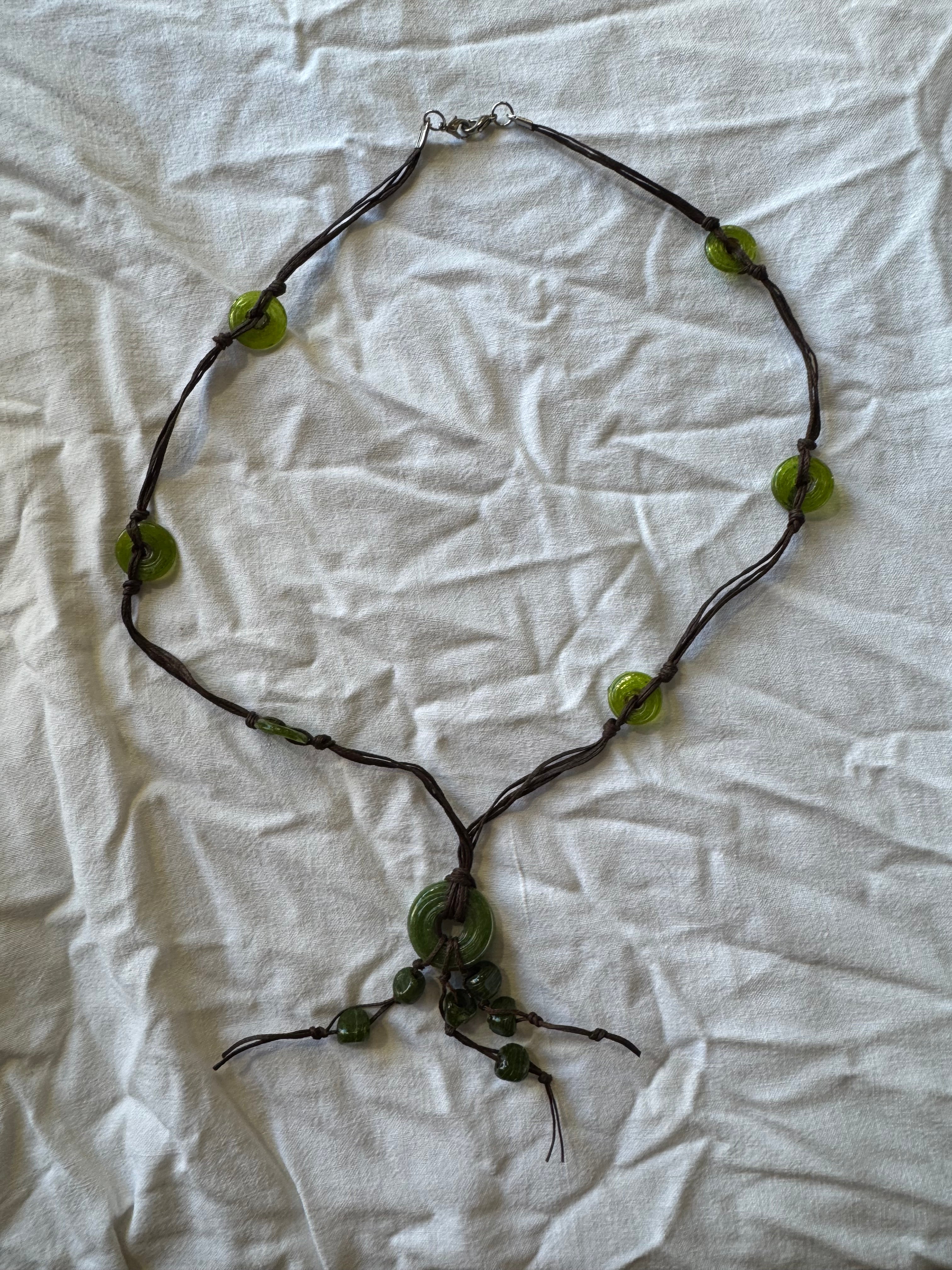 Collier vert en verre