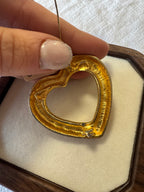 Broche en métal coeur