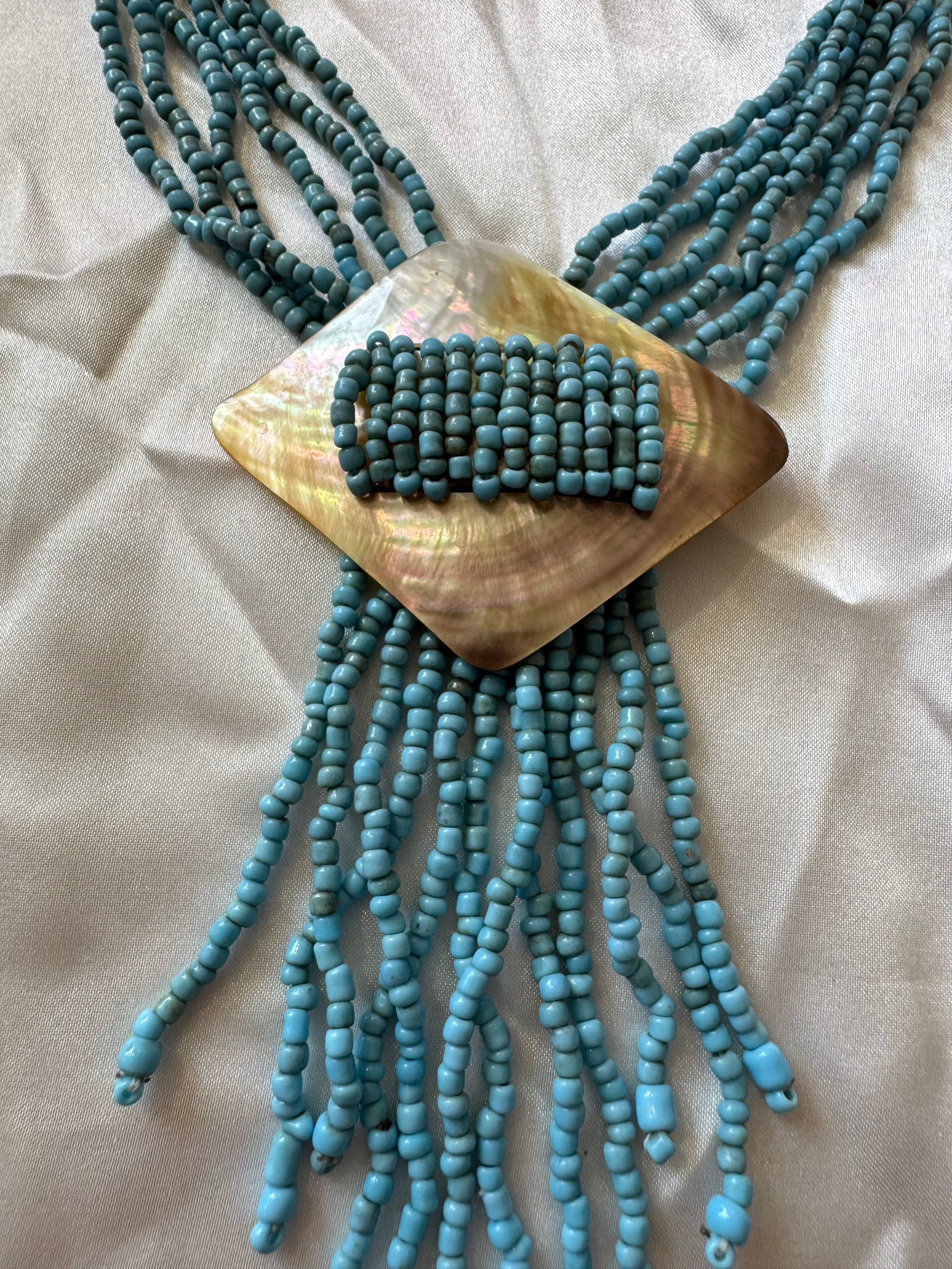 Collier bleu 90s