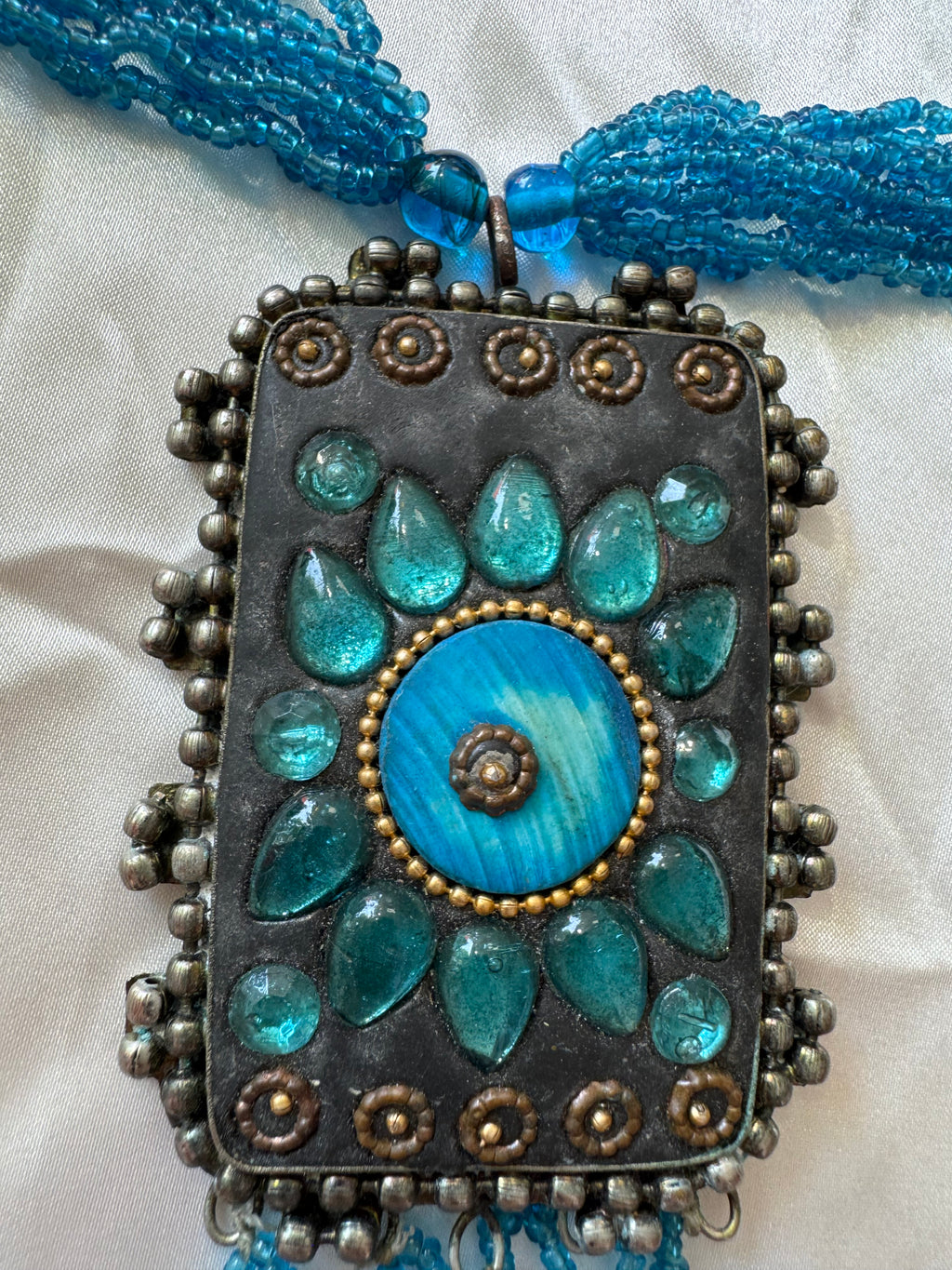 Collier bleu 90s