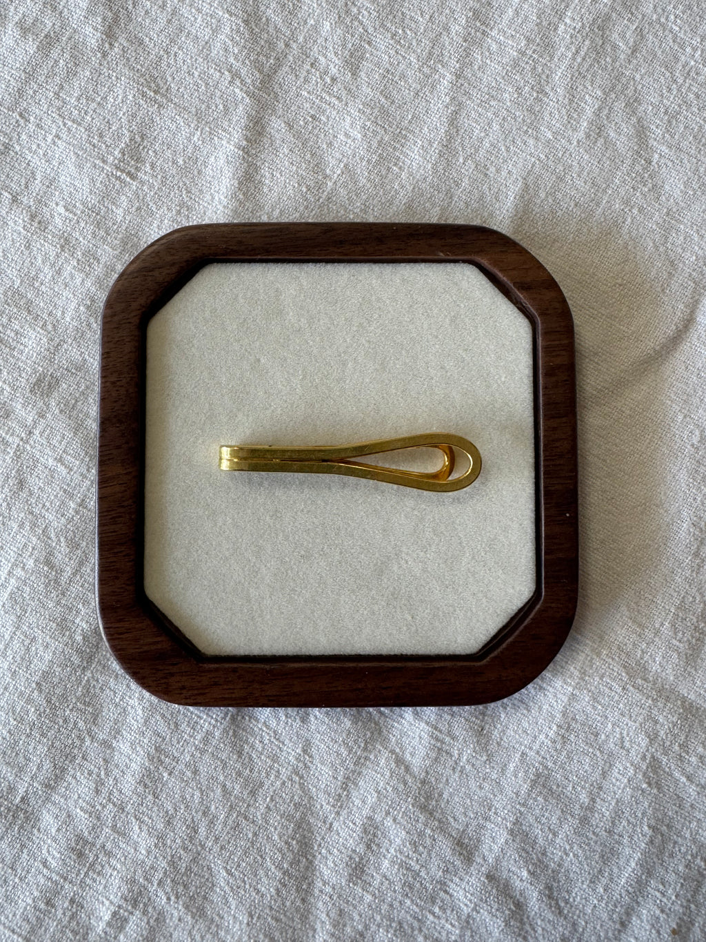 Pince à cravate doré