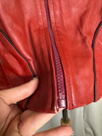Veste en cuir rouge