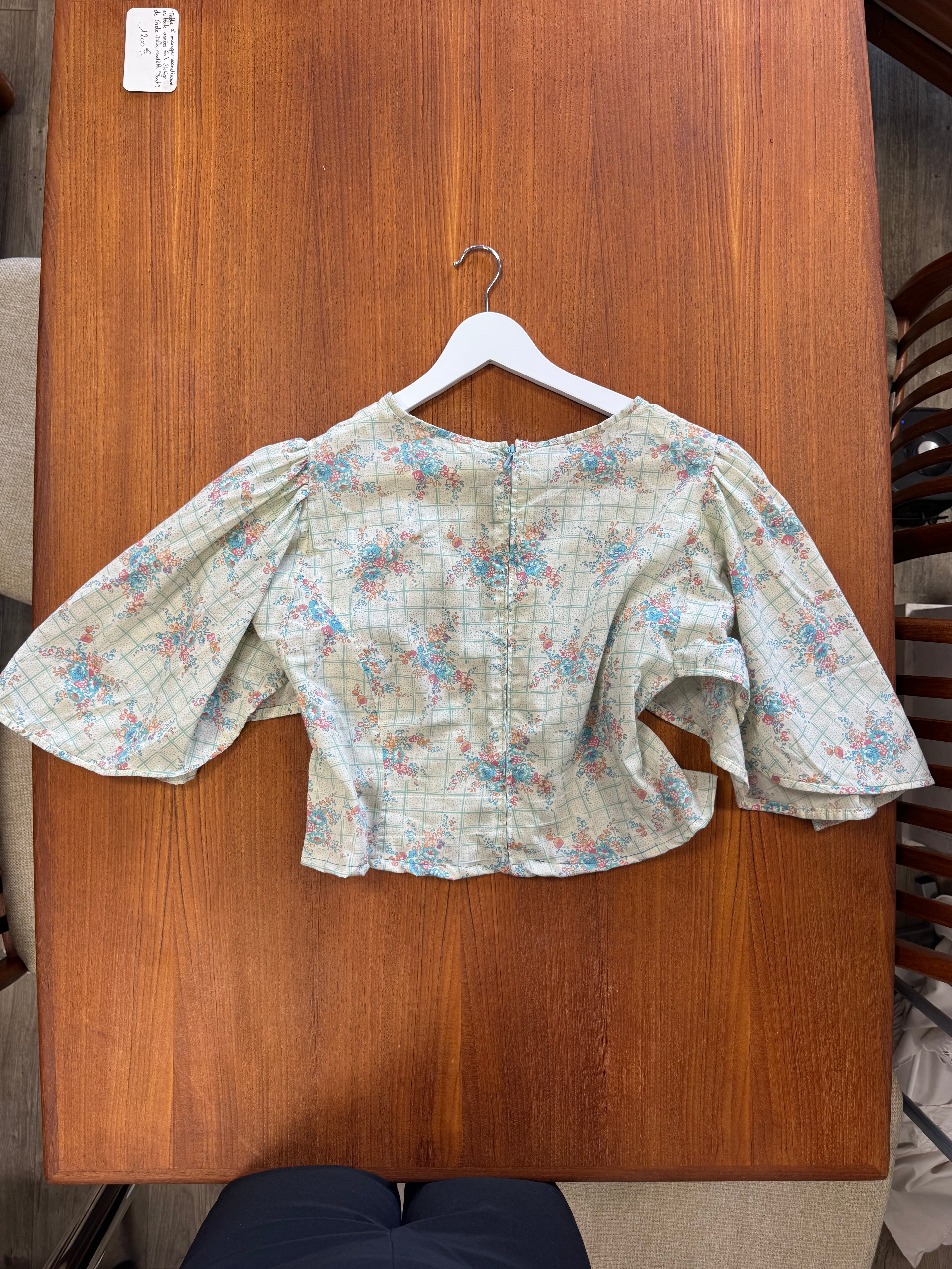 Blouse courte à fleurs