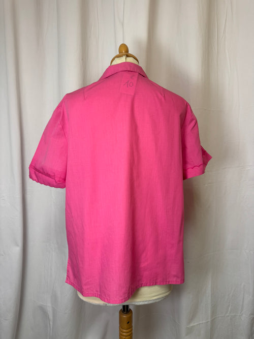 Chemise rose brodée