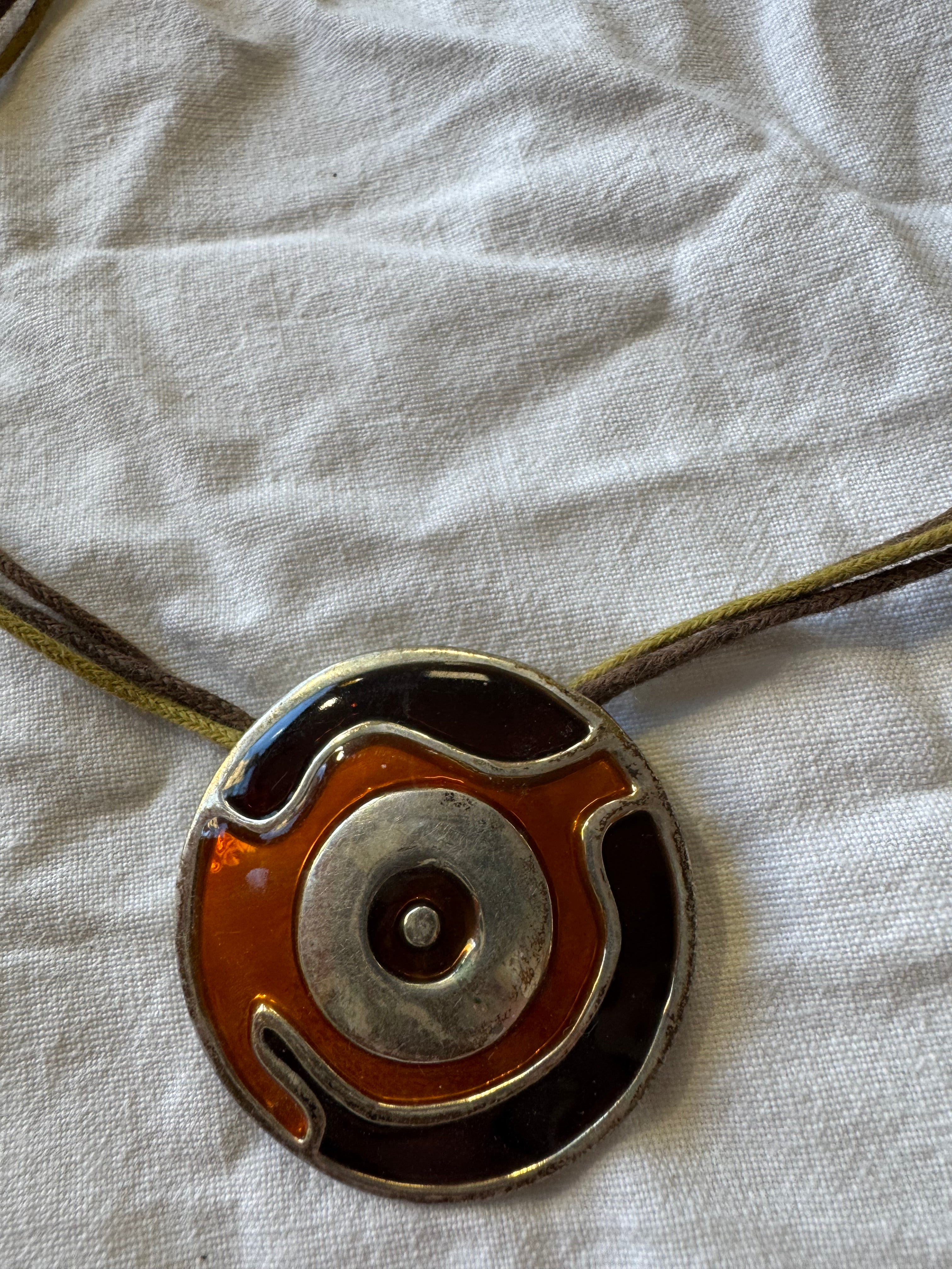 Collier orange et kaki
