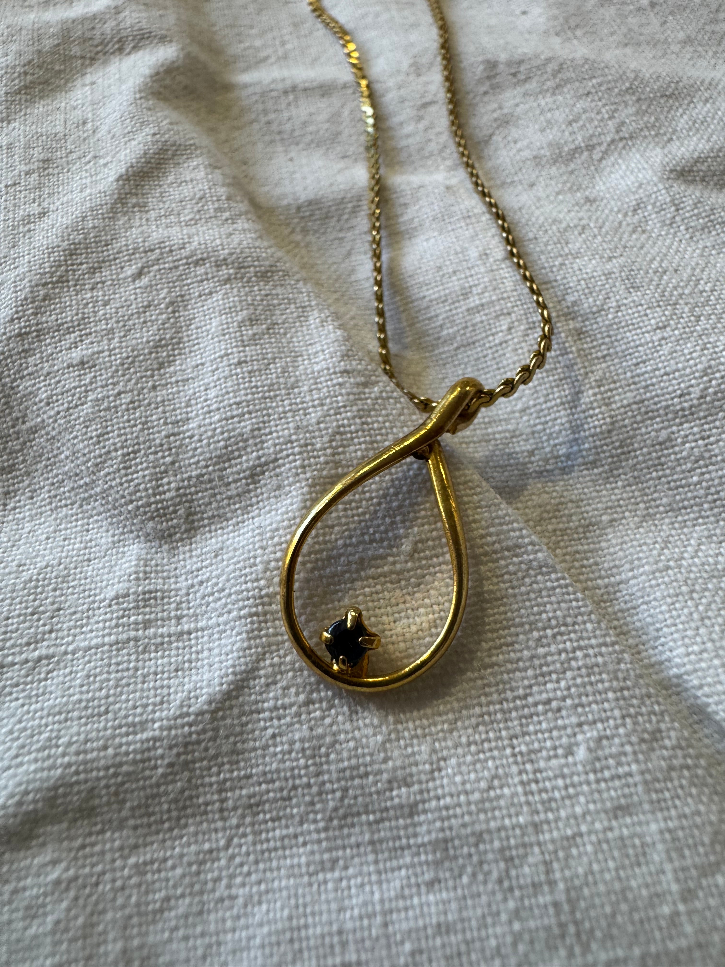 Collier en métal doré