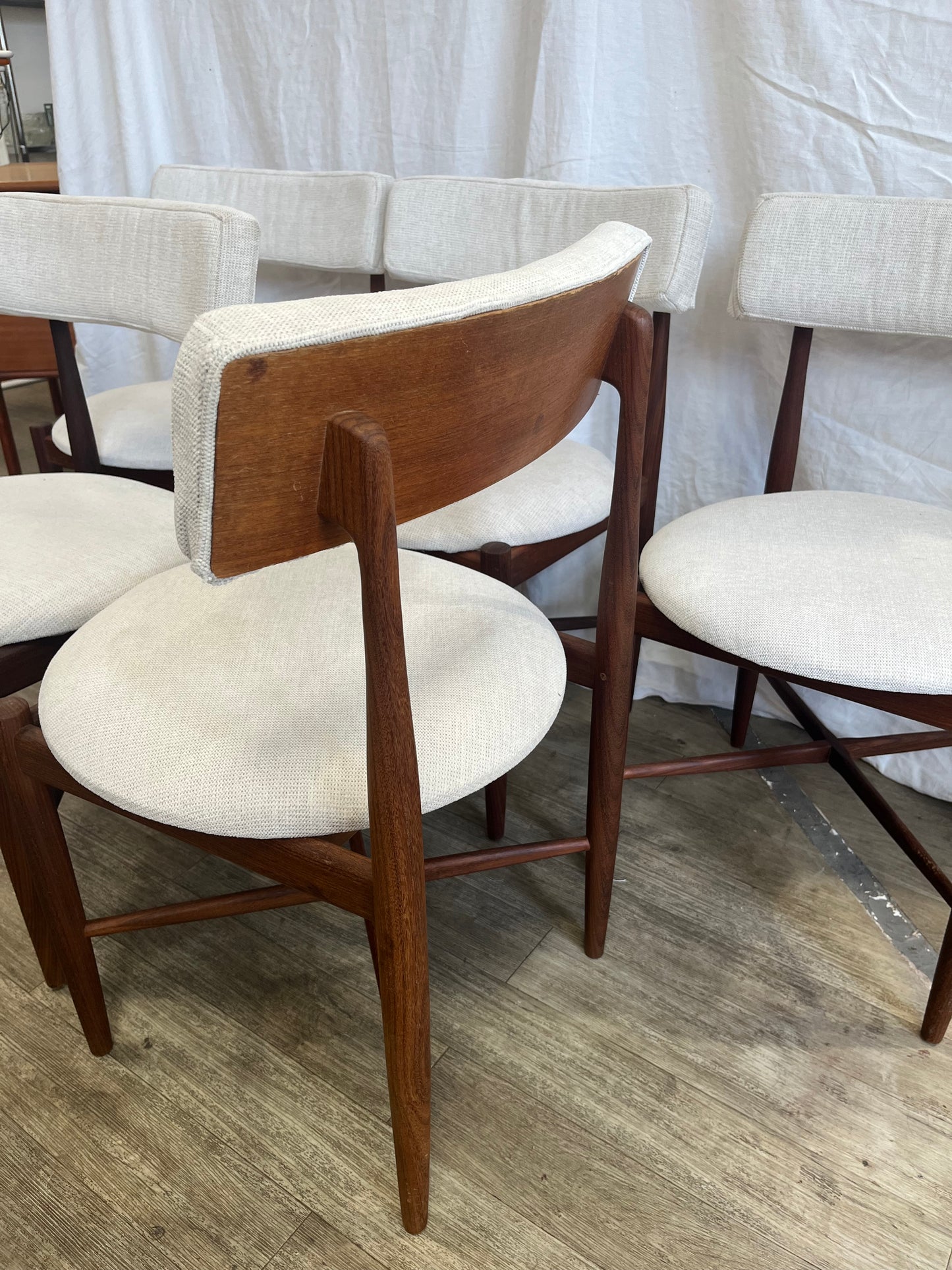 Chaises scandinaves en teck massif 1960