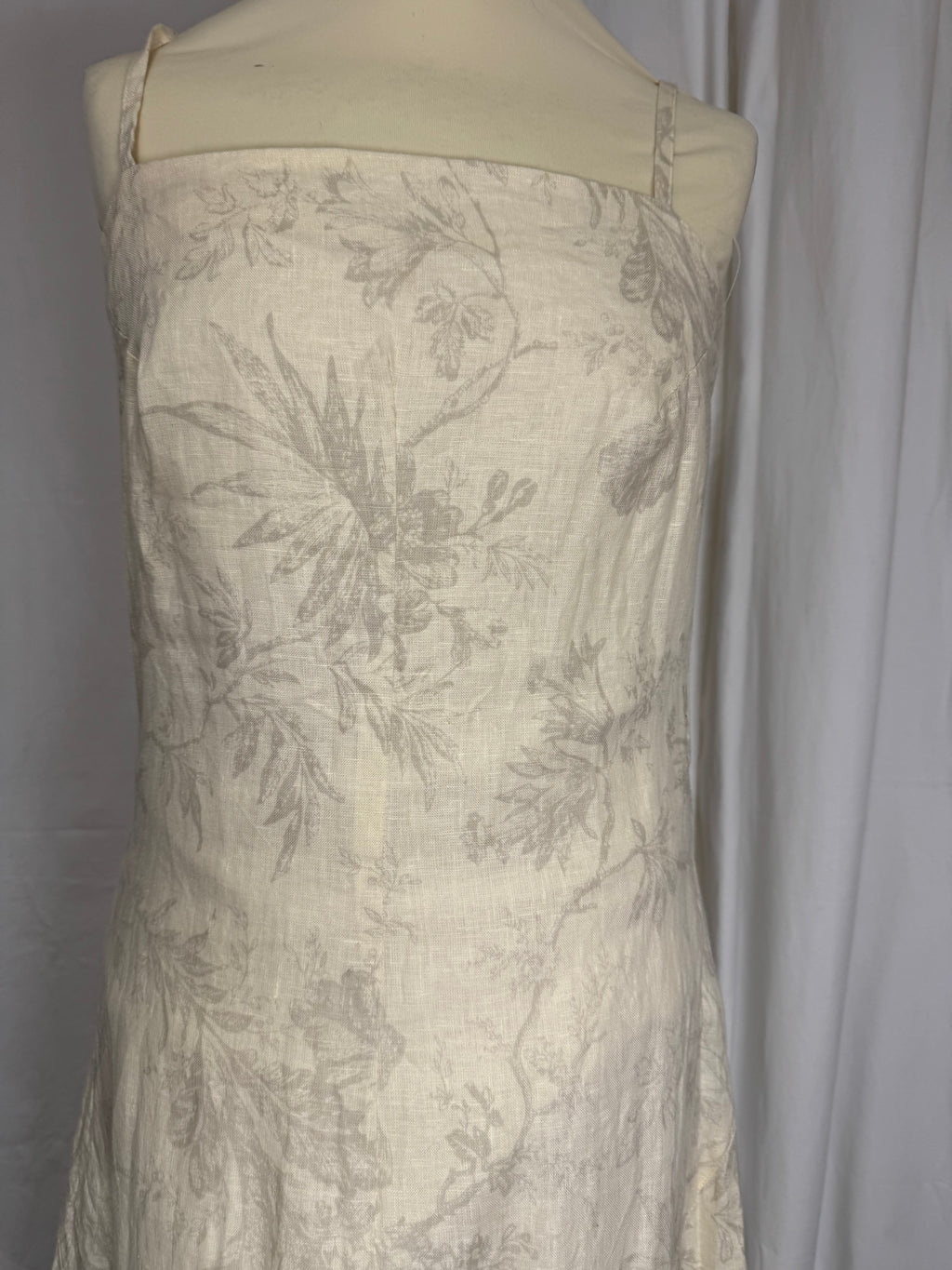 Robe beige à fleurs