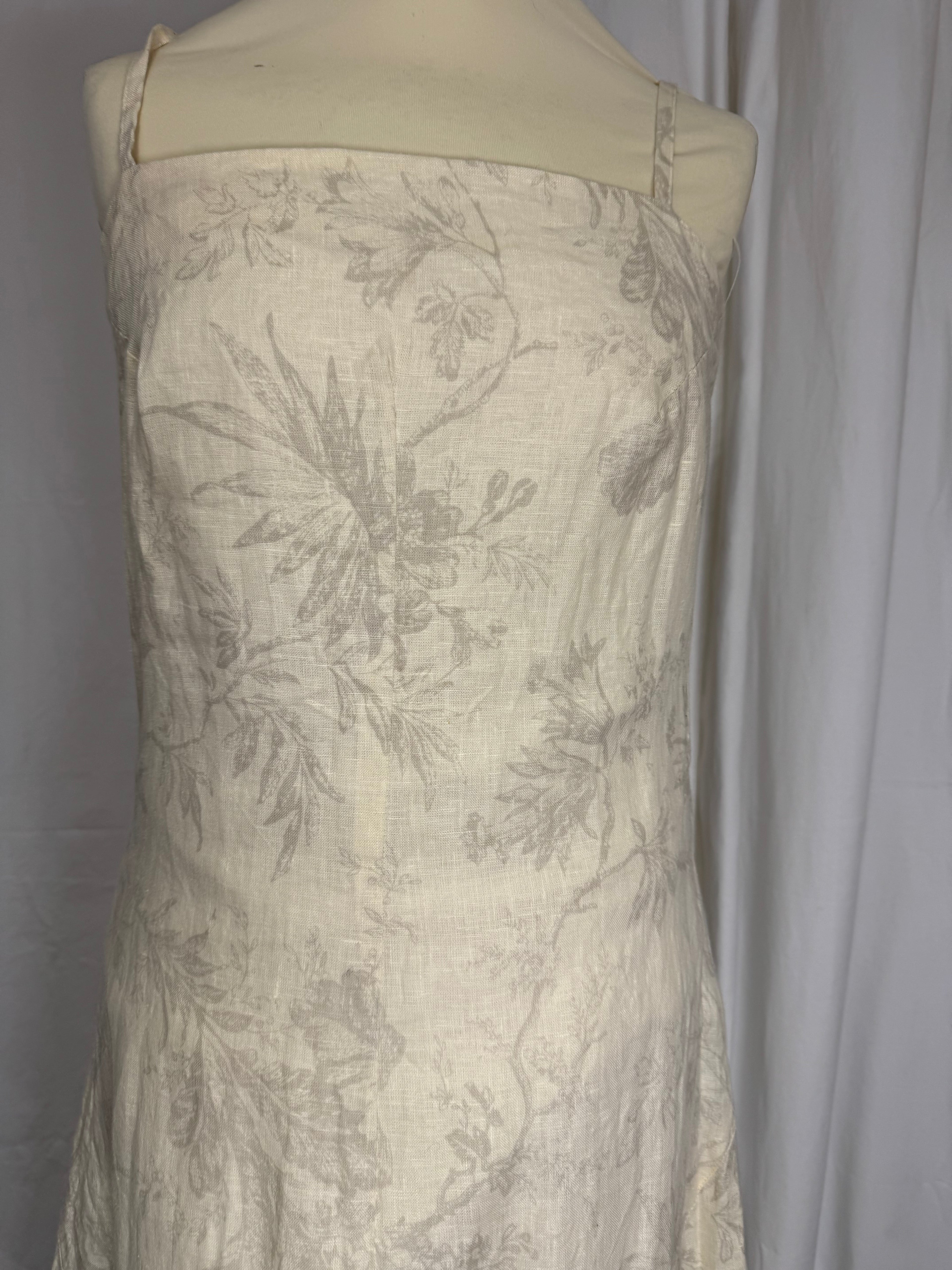 Robe beige à fleurs