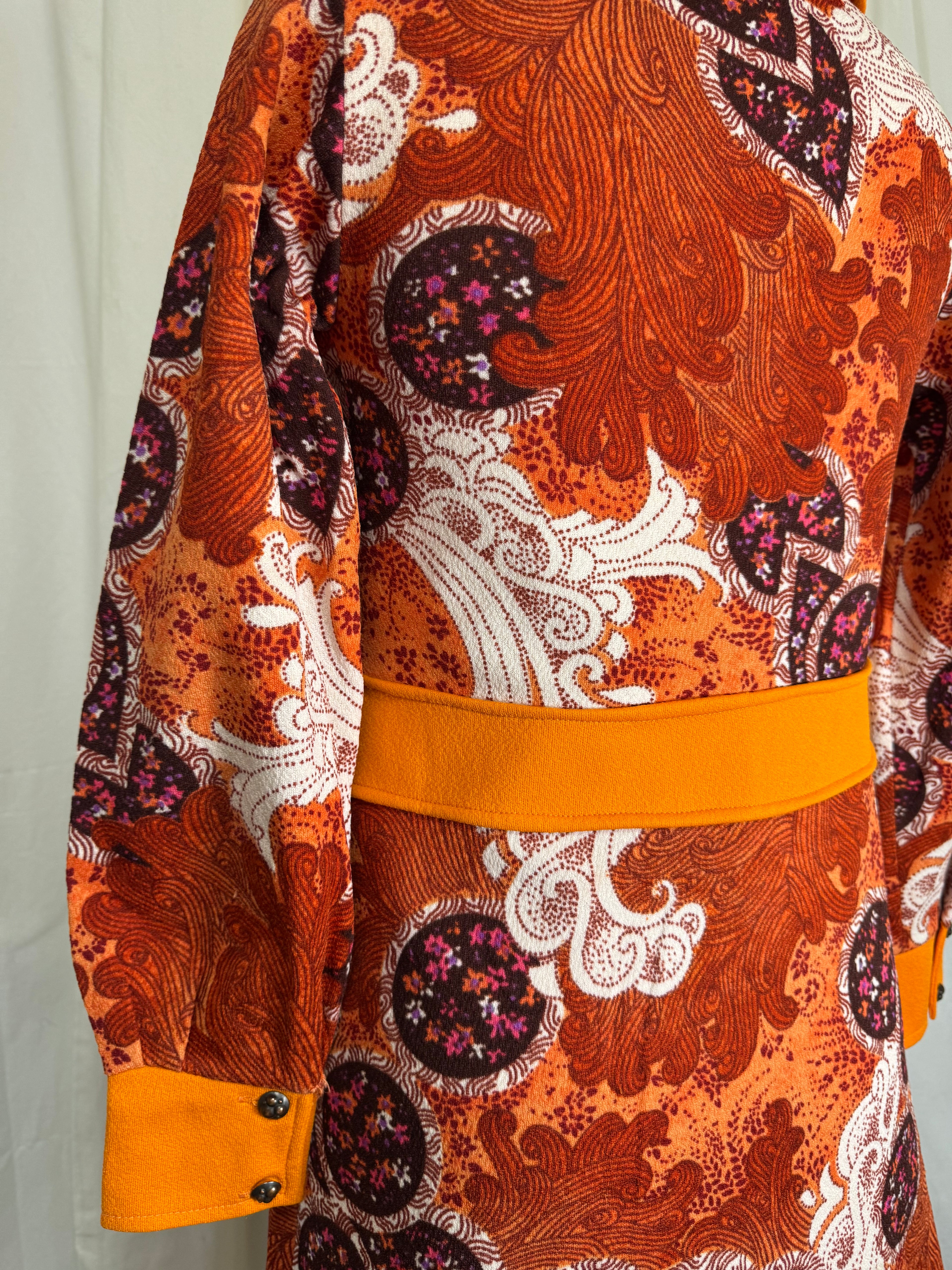 Robe courte à fleurs 70s