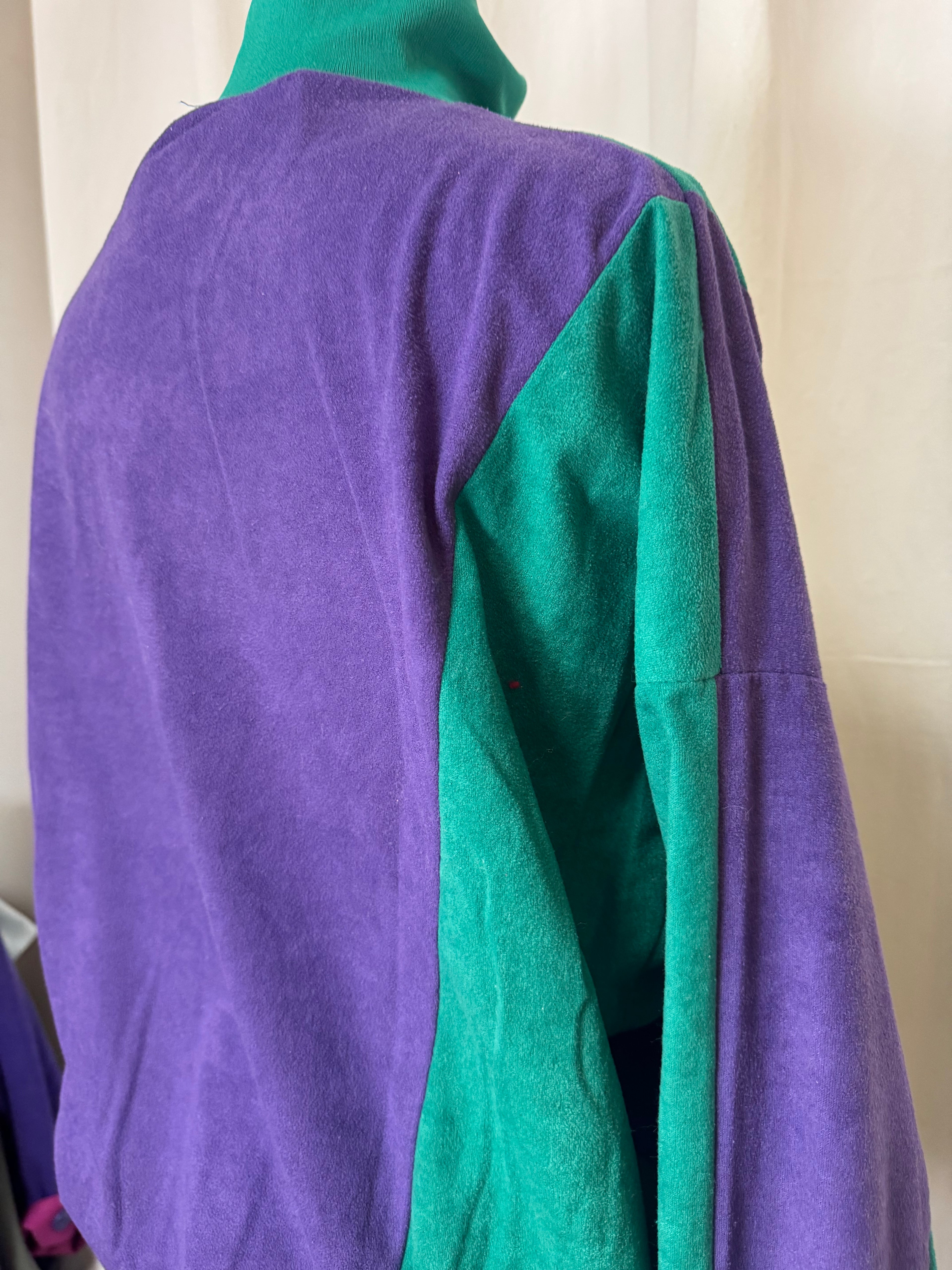 Sweat violet 90s