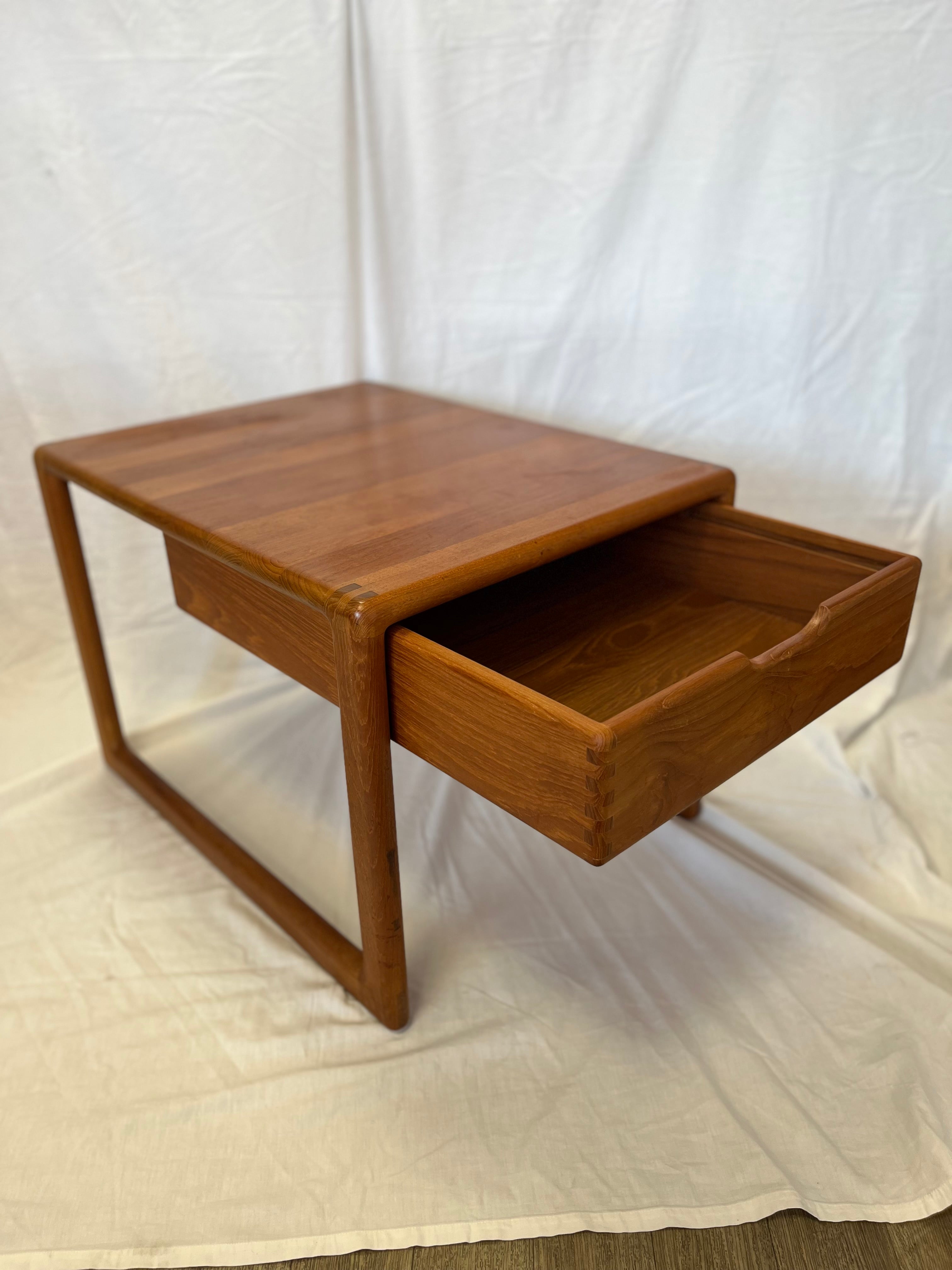 Table d’appoint scandinave 1970