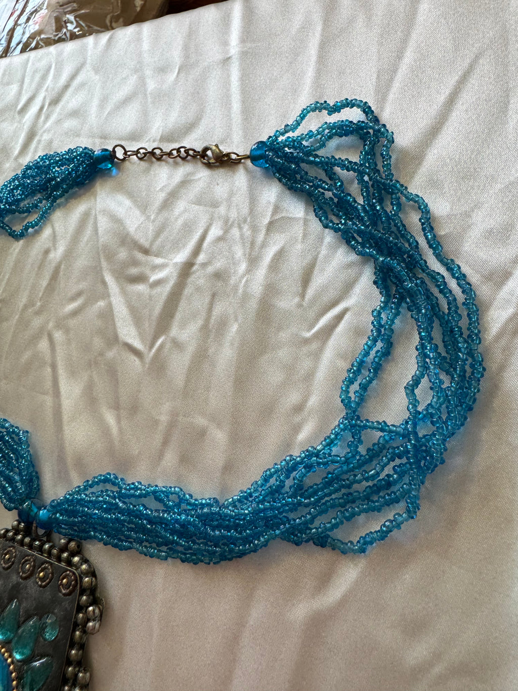 Collier bleu 90s