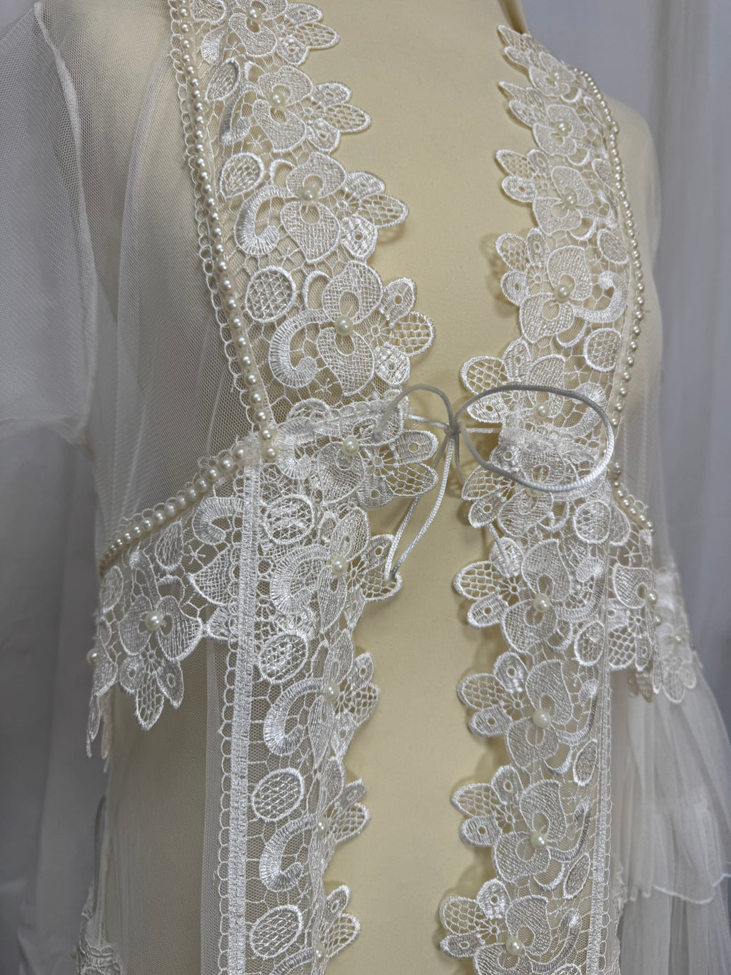 Veste longue en dentelle
