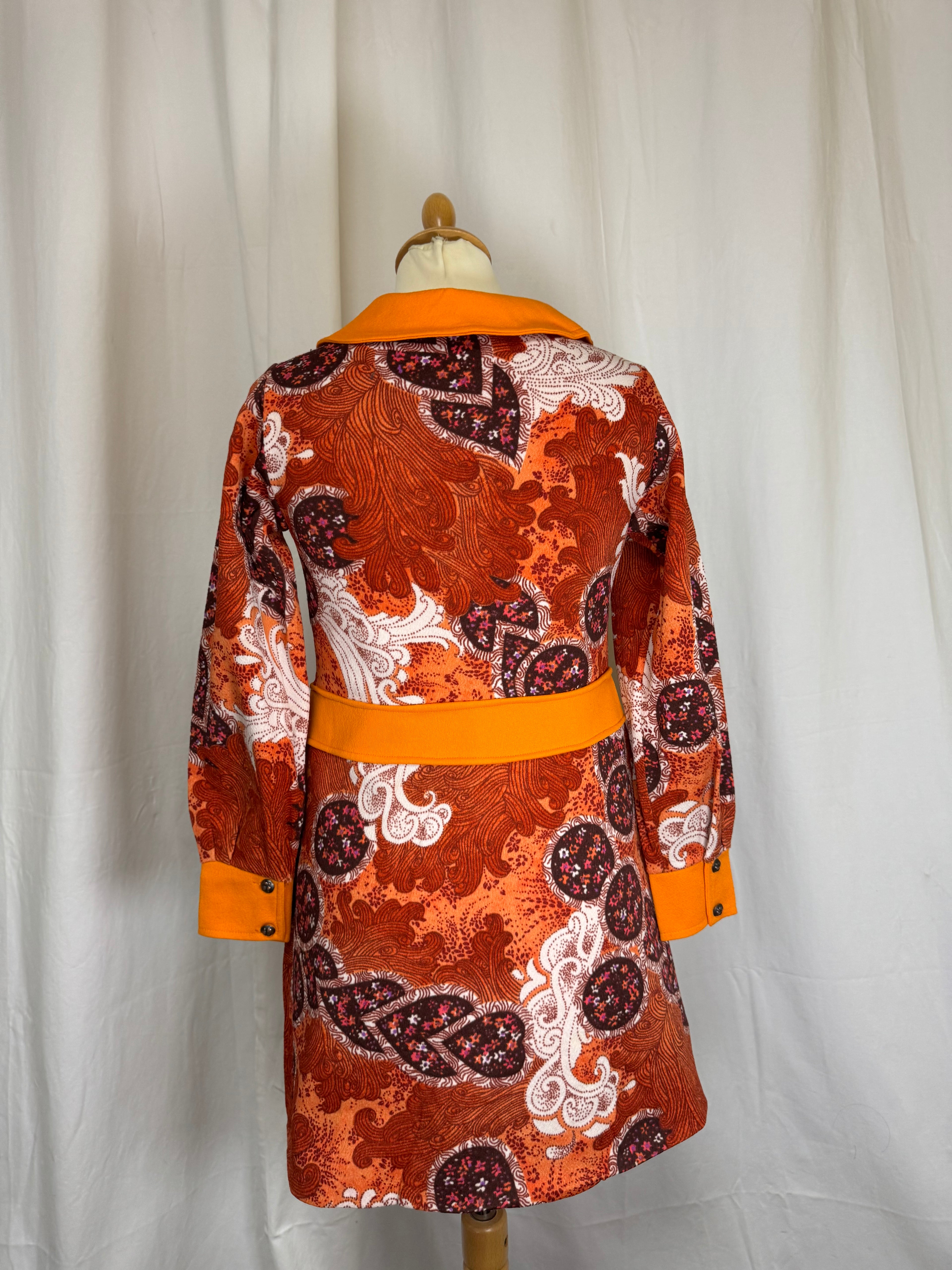 Robe courte à fleurs 70s