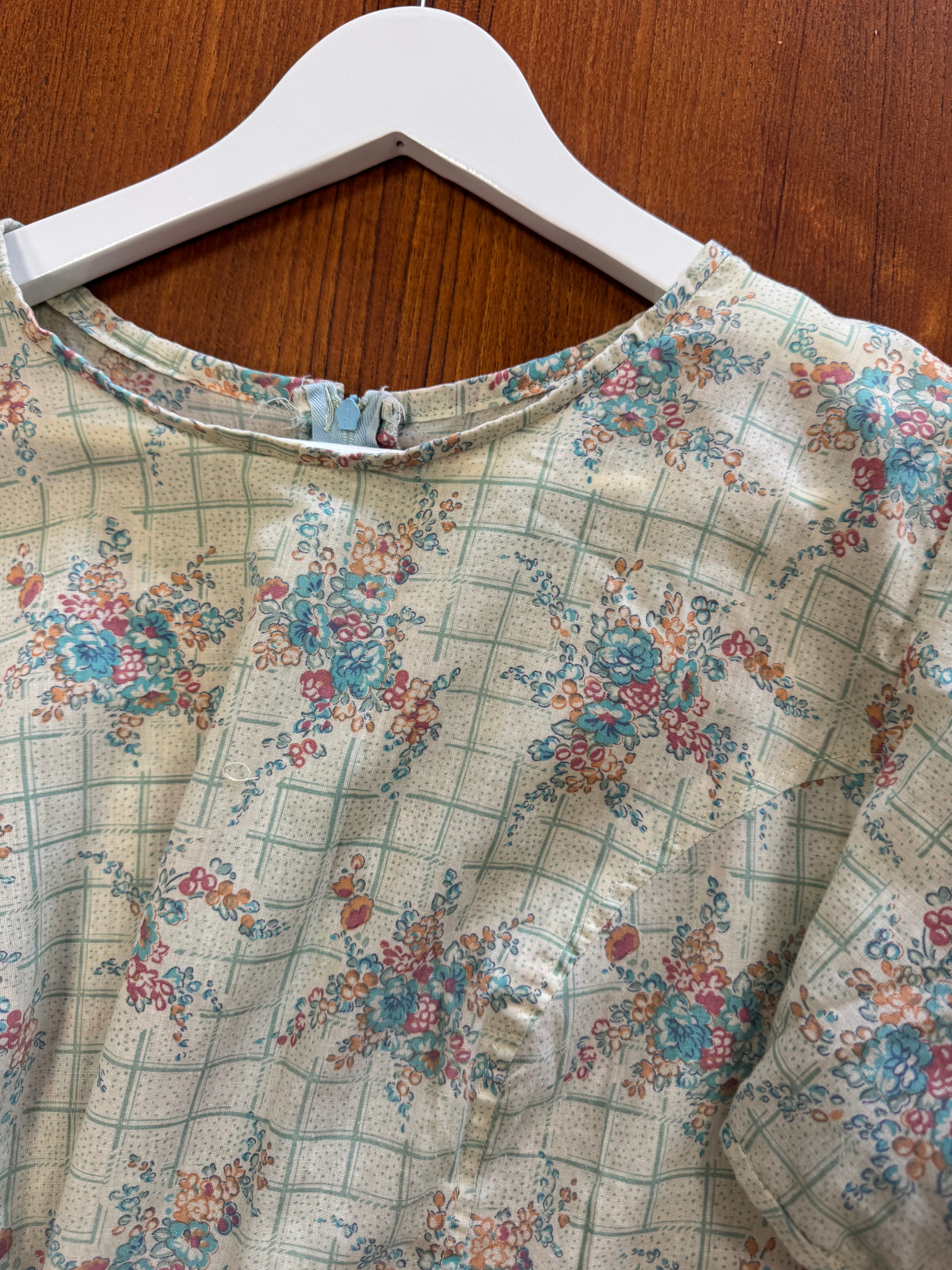 Blouse courte à fleurs