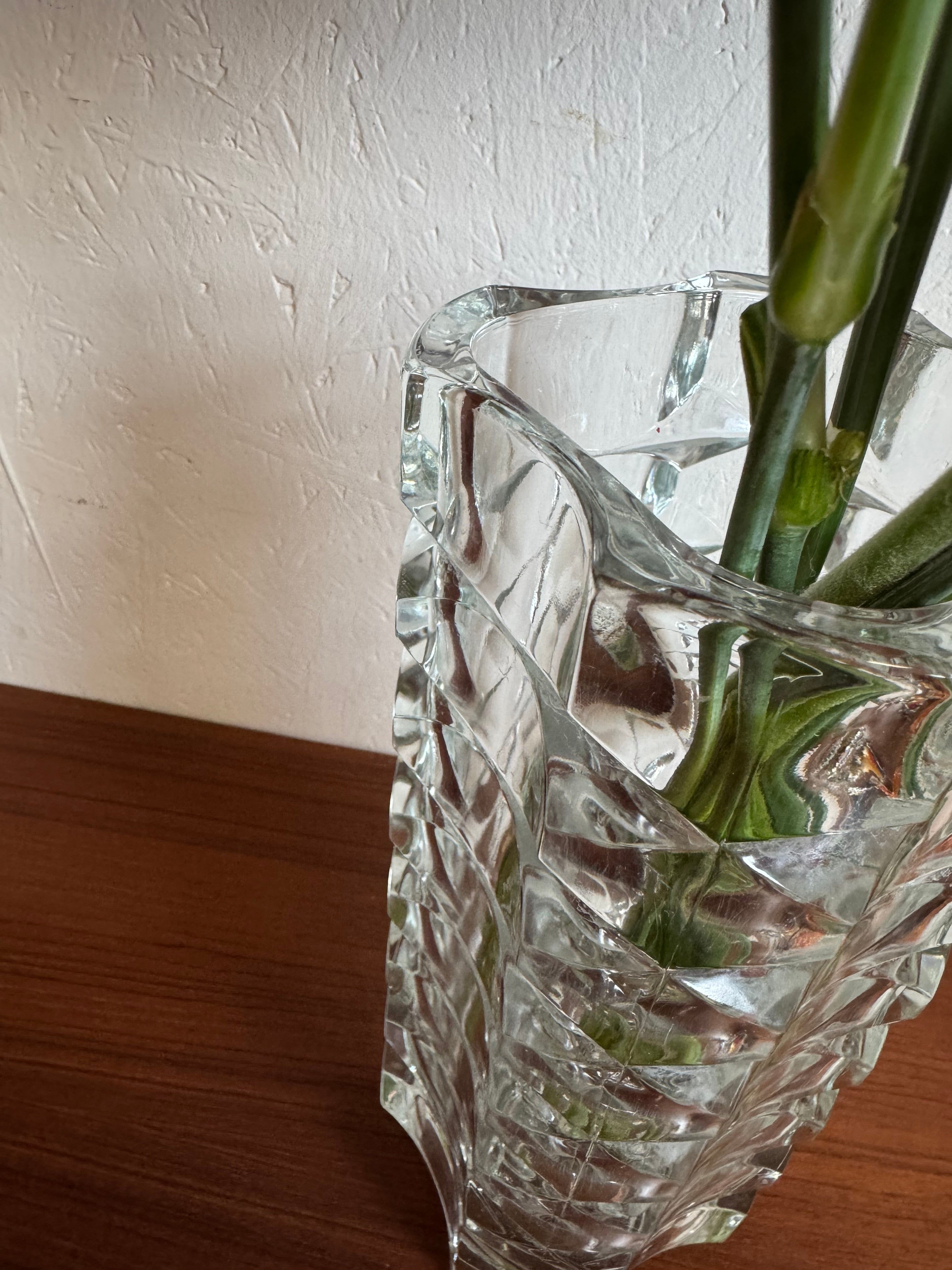 Vase en verre ciselé