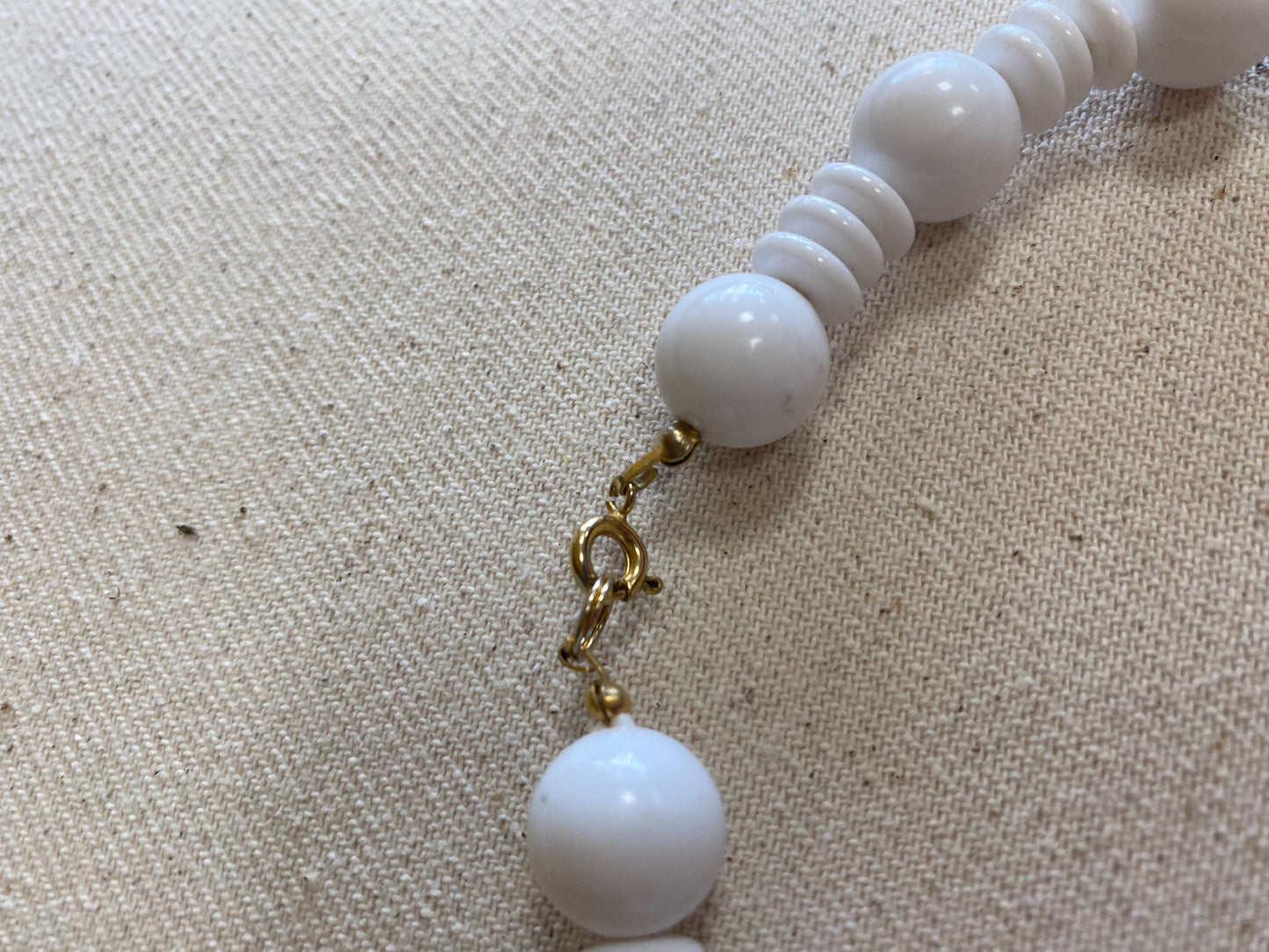 Collier perle plastique 80s