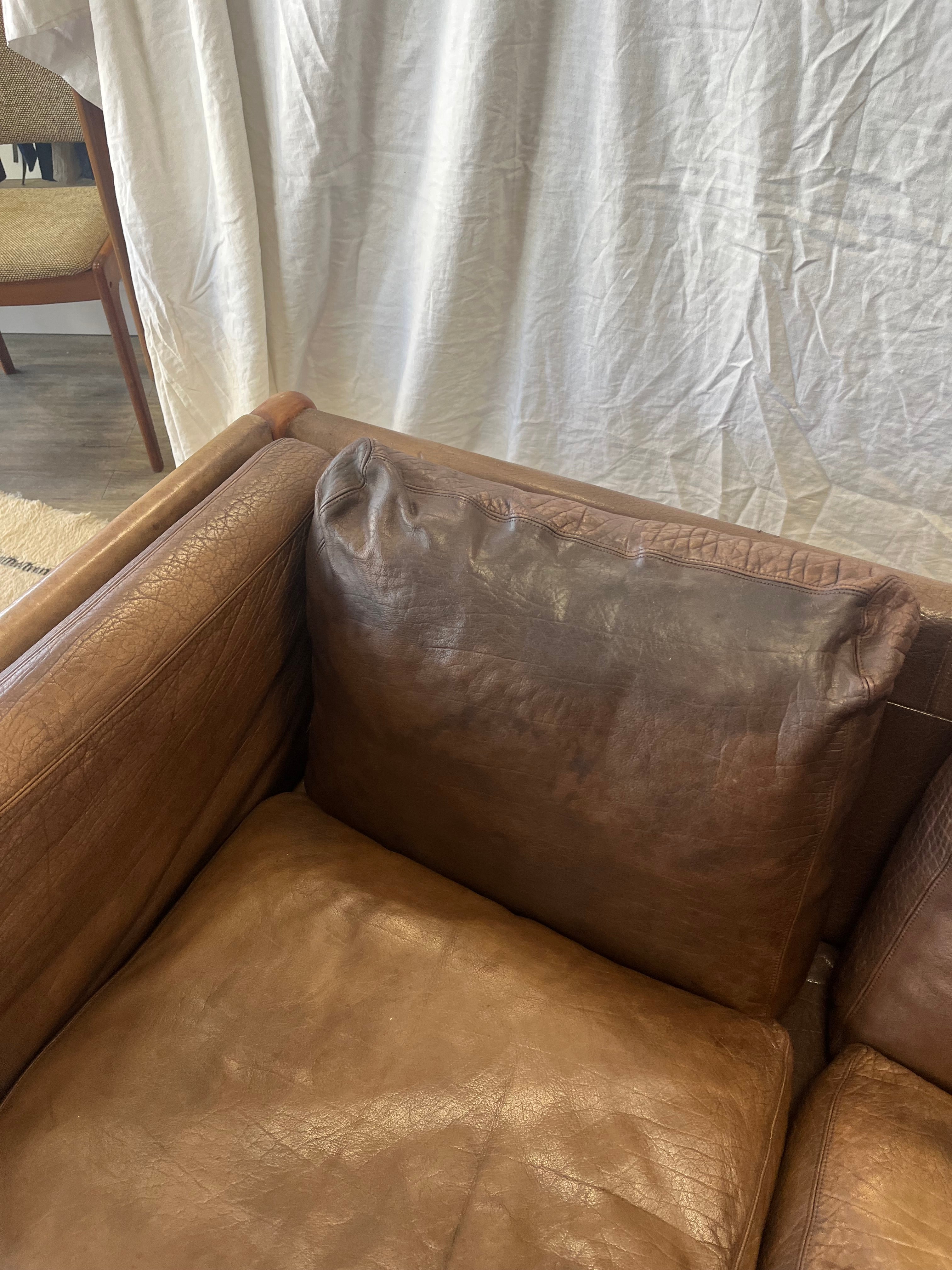 Banquette scandinave en teck massif et cuir 1970