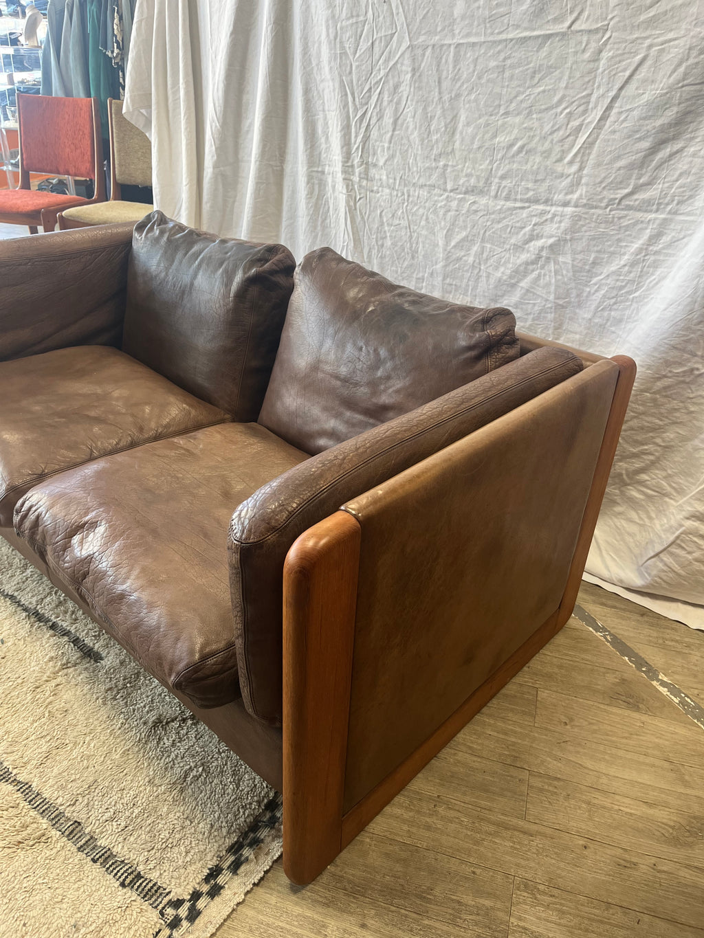 Banquette scandinave en teck massif et cuir 1970