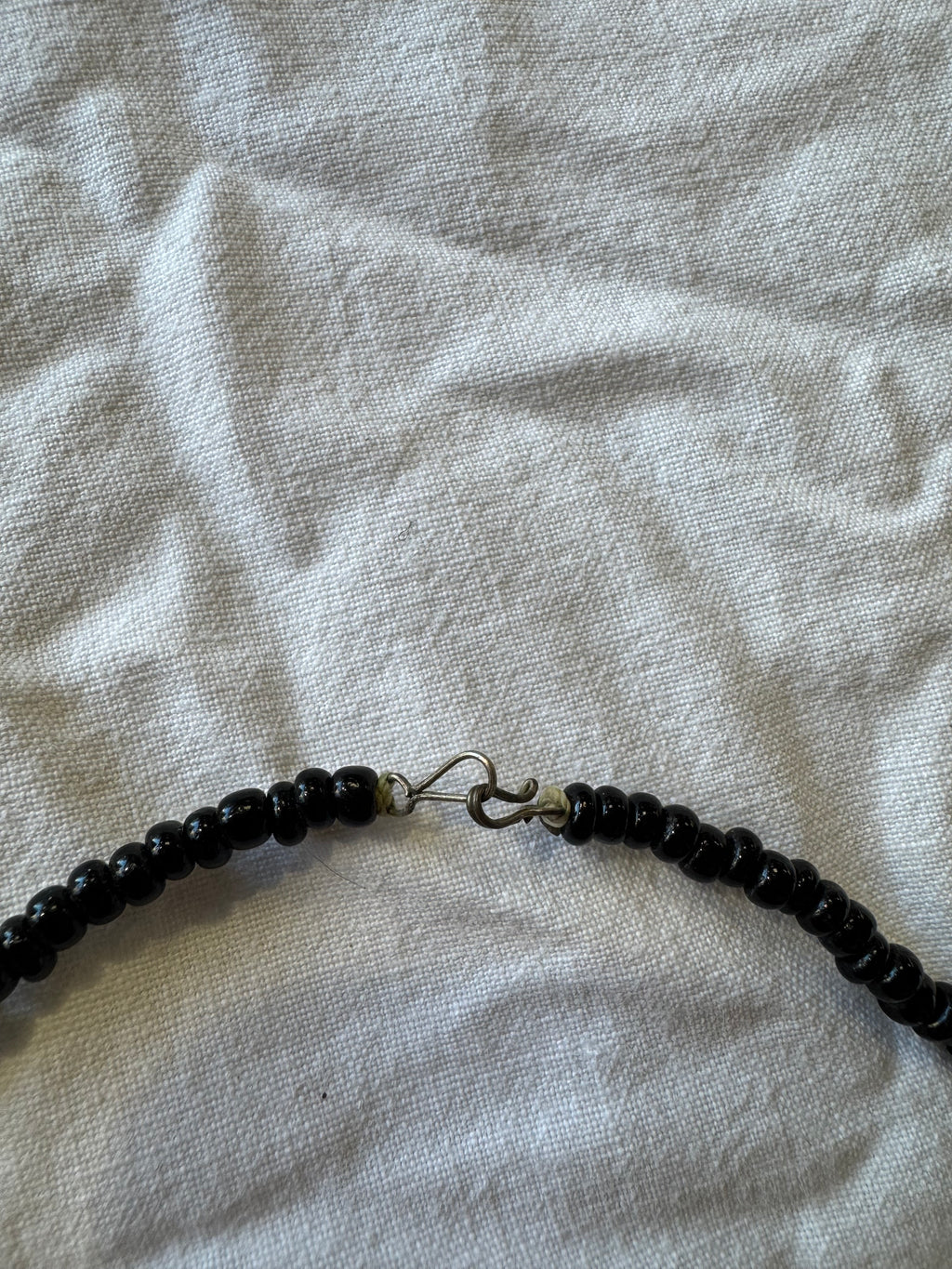 Collier noir en pierre