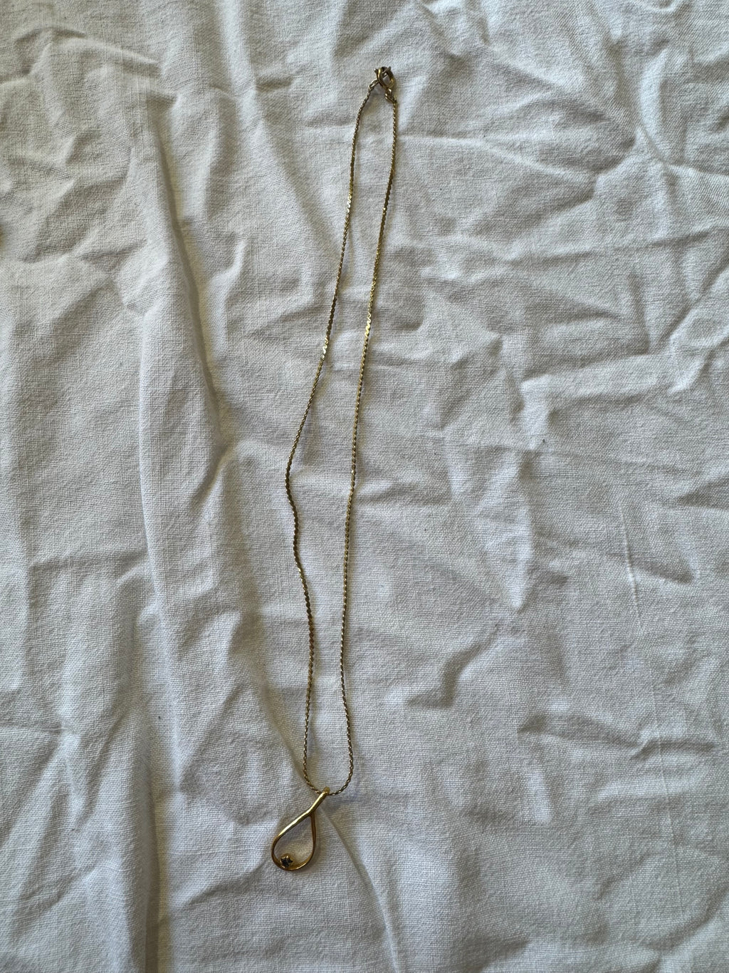 Collier en métal doré