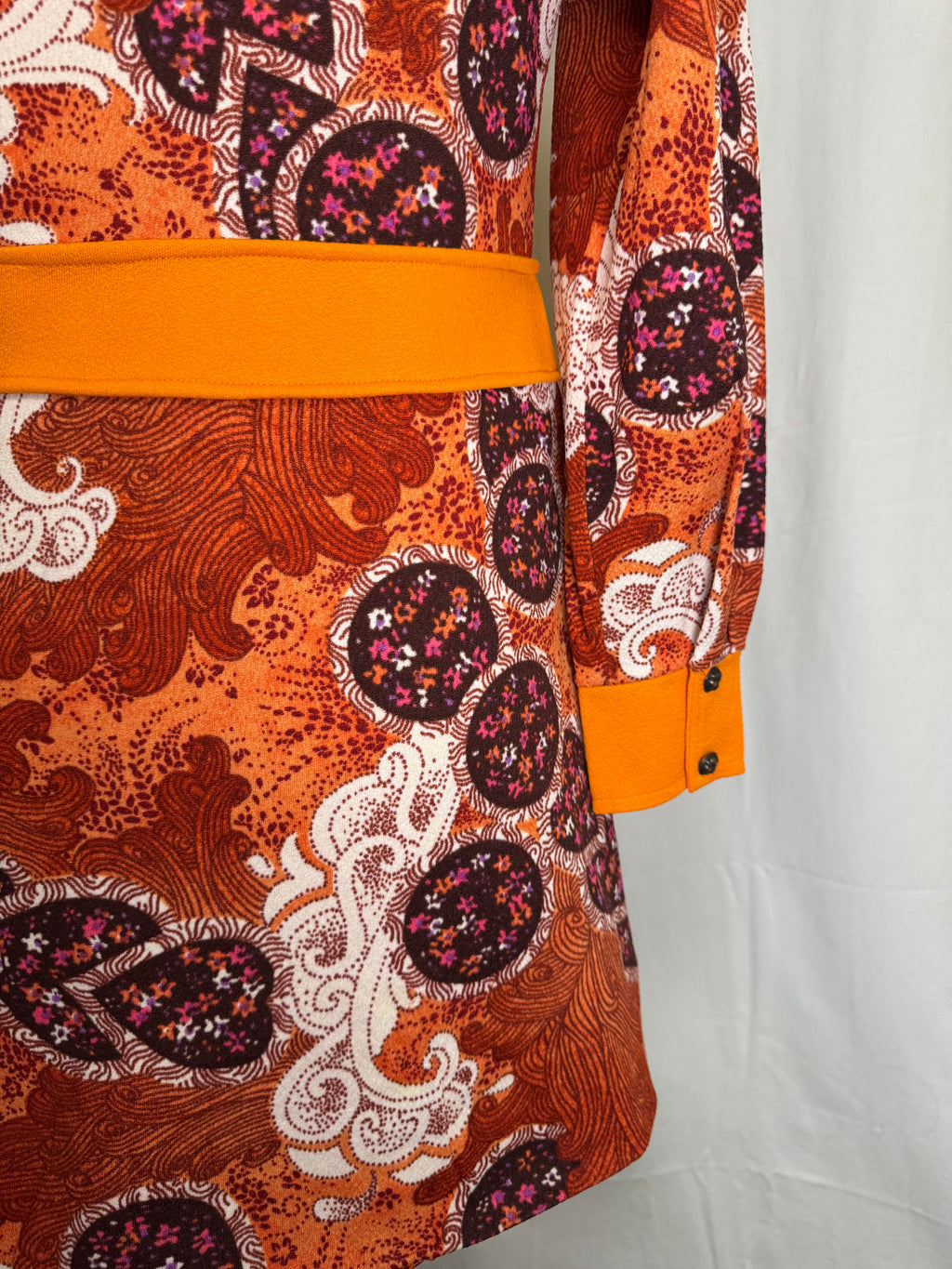 Robe courte à fleurs 70s