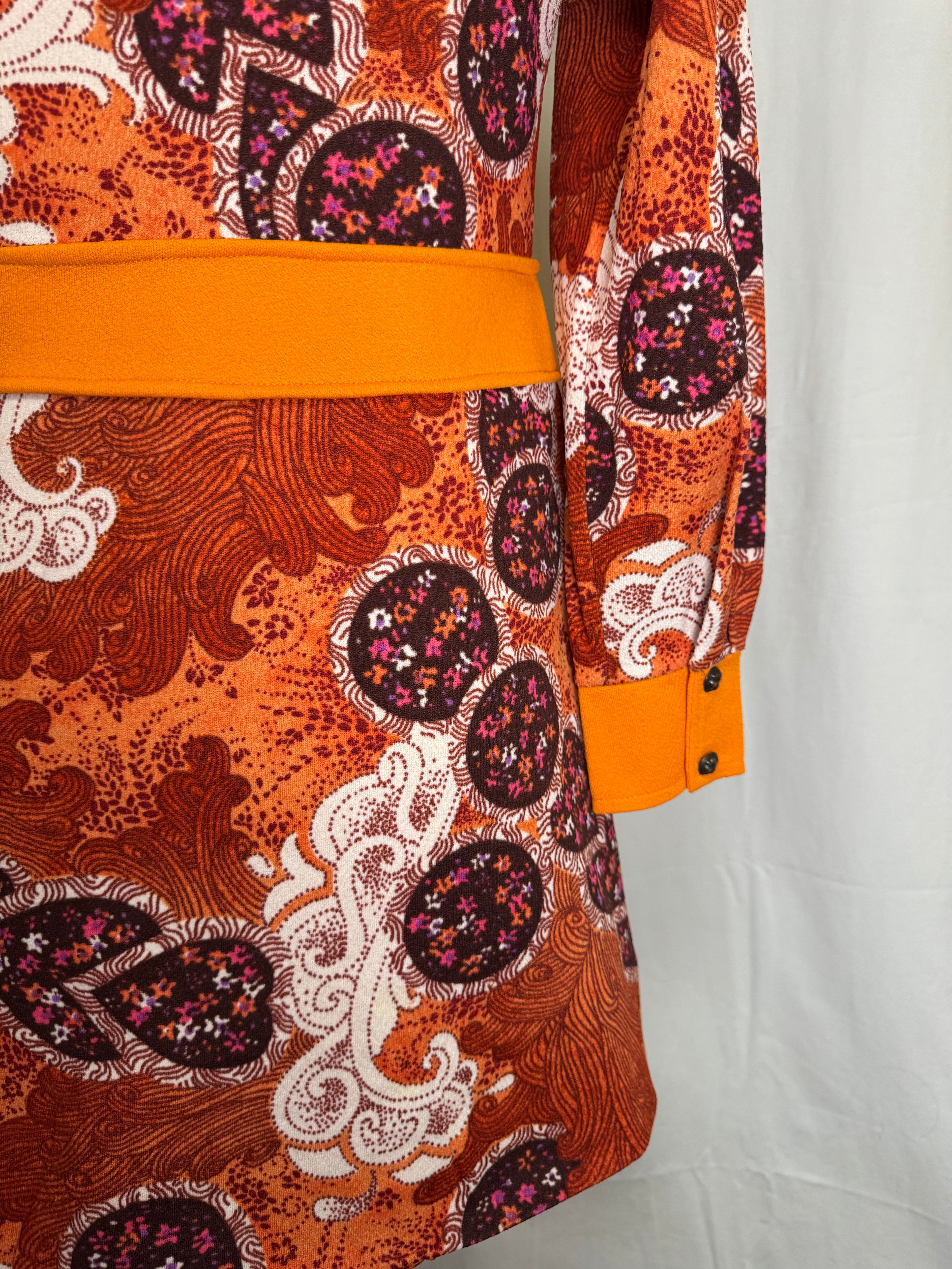 Robe courte à fleurs 70s