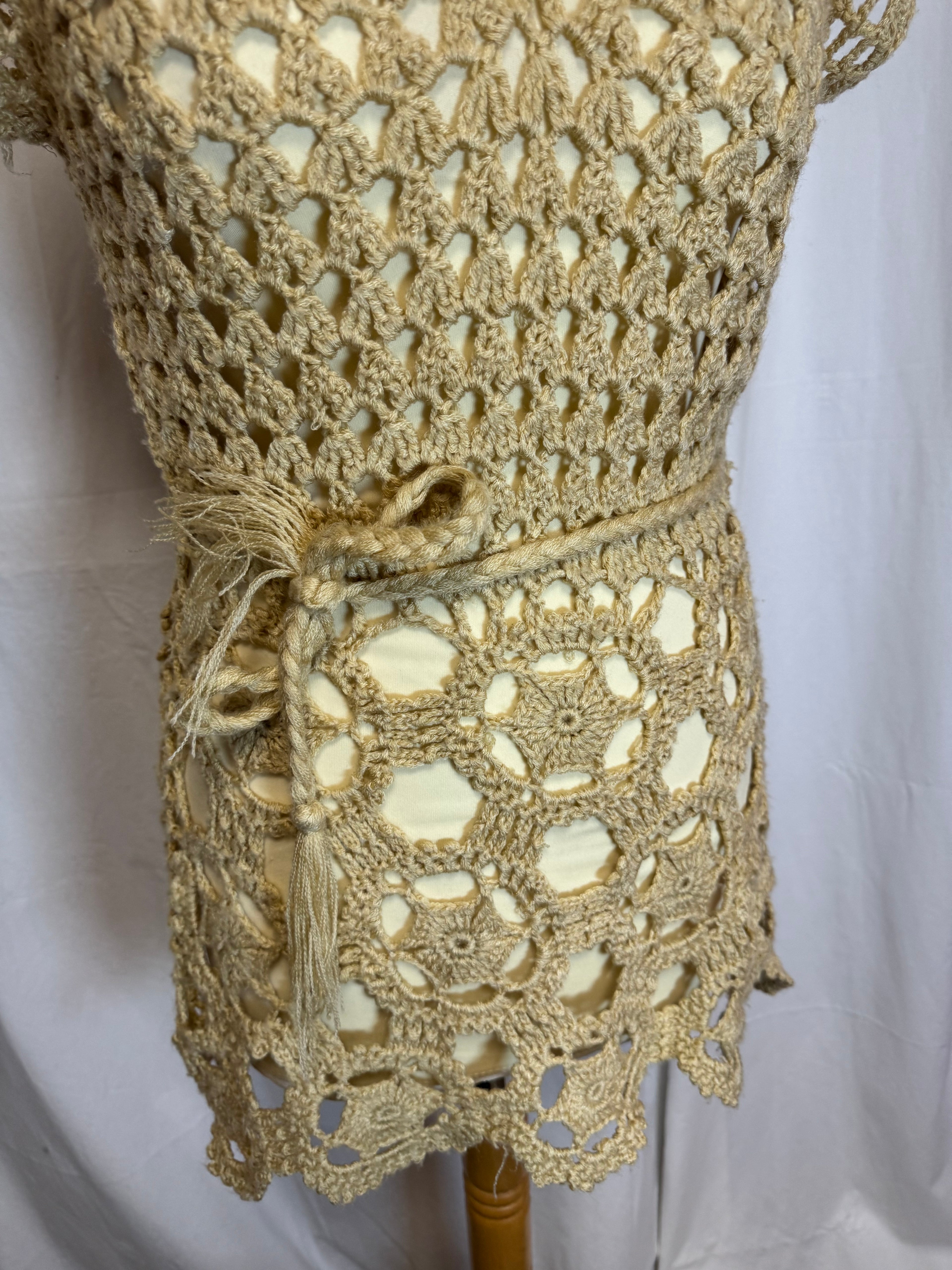 Blouse en crochet beige