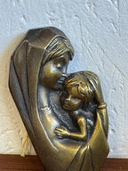 Vierge à l'enfant en bronze