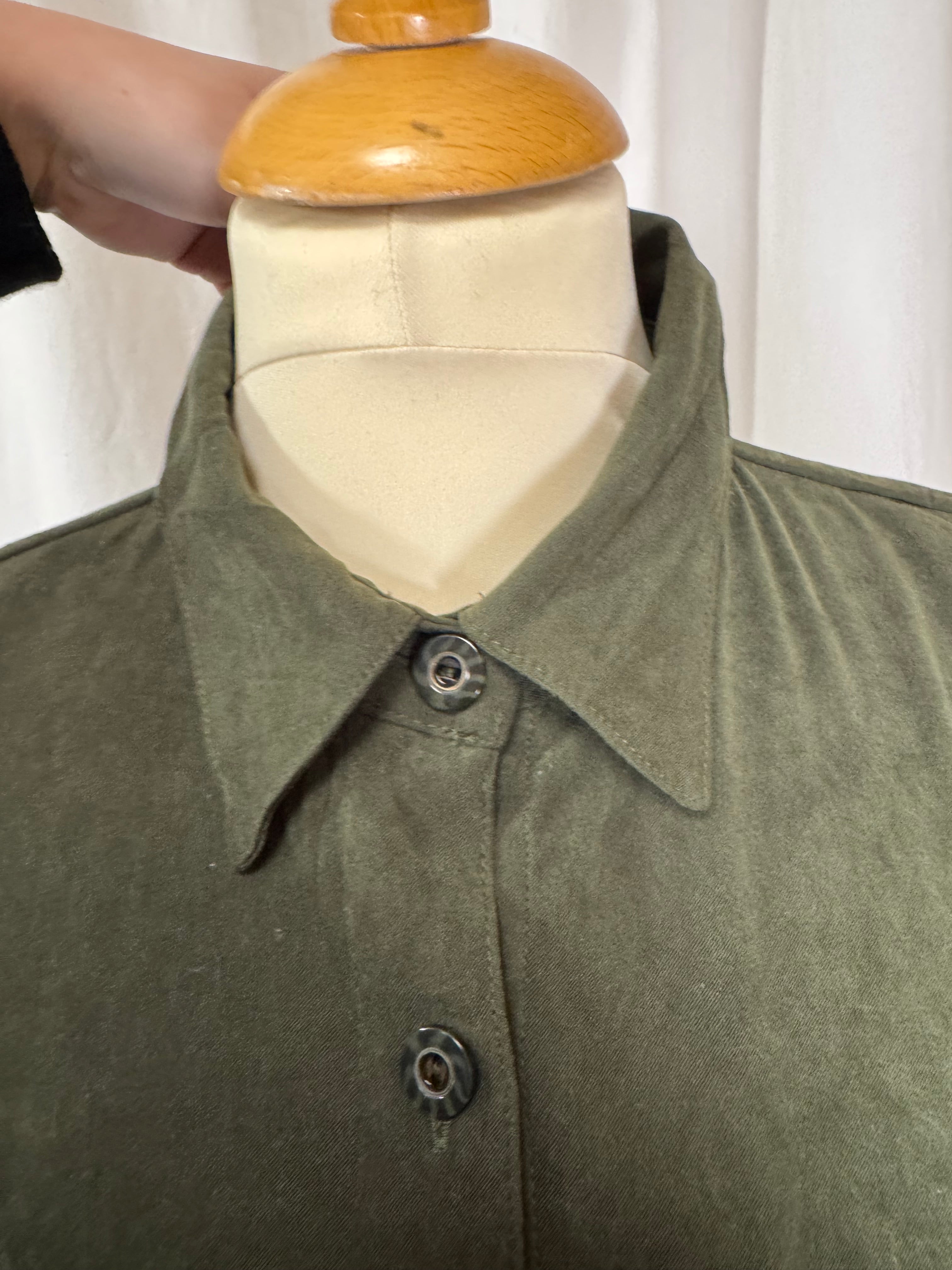 Chemise verte brodée