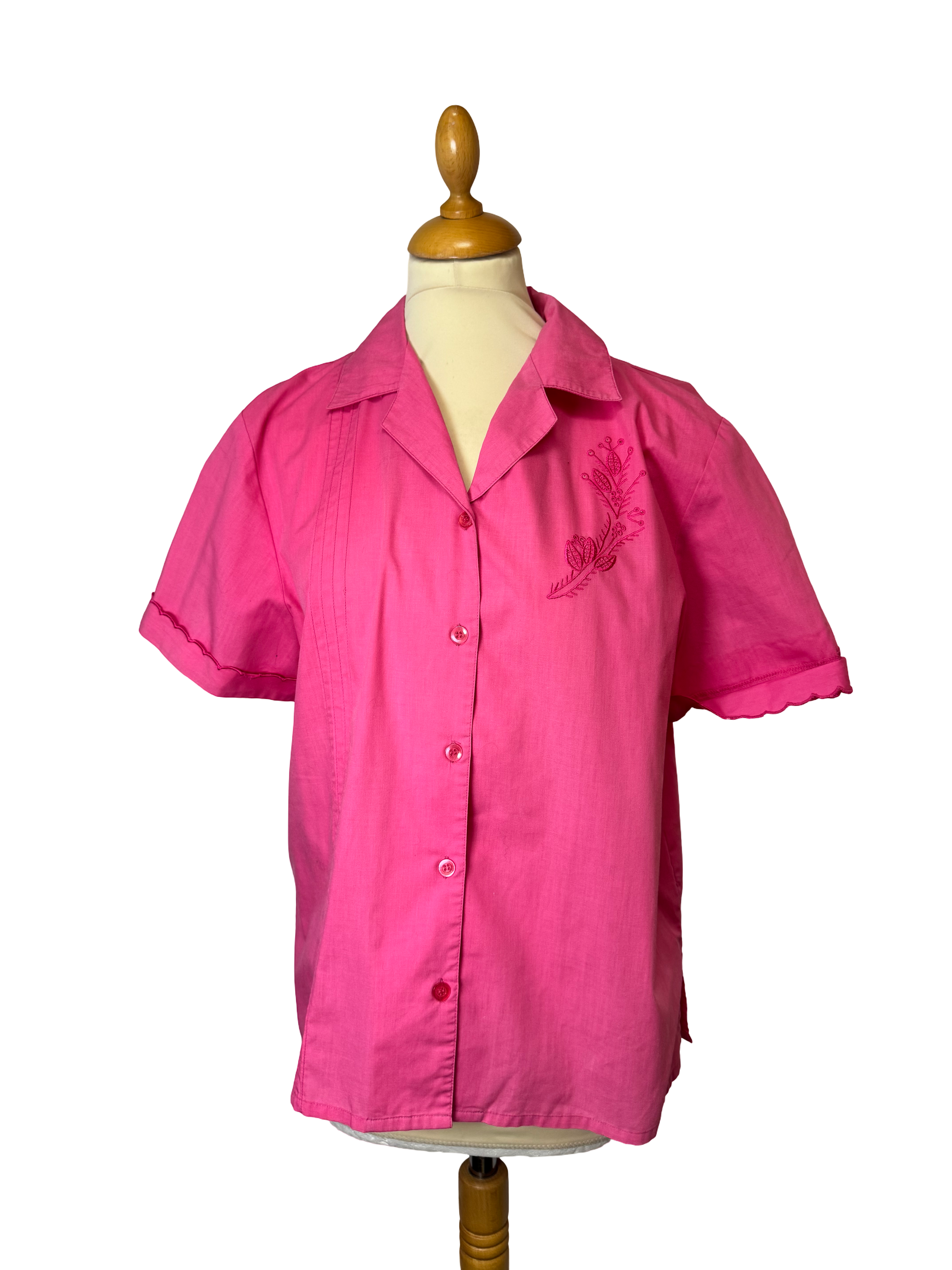 Chemise rose brodée