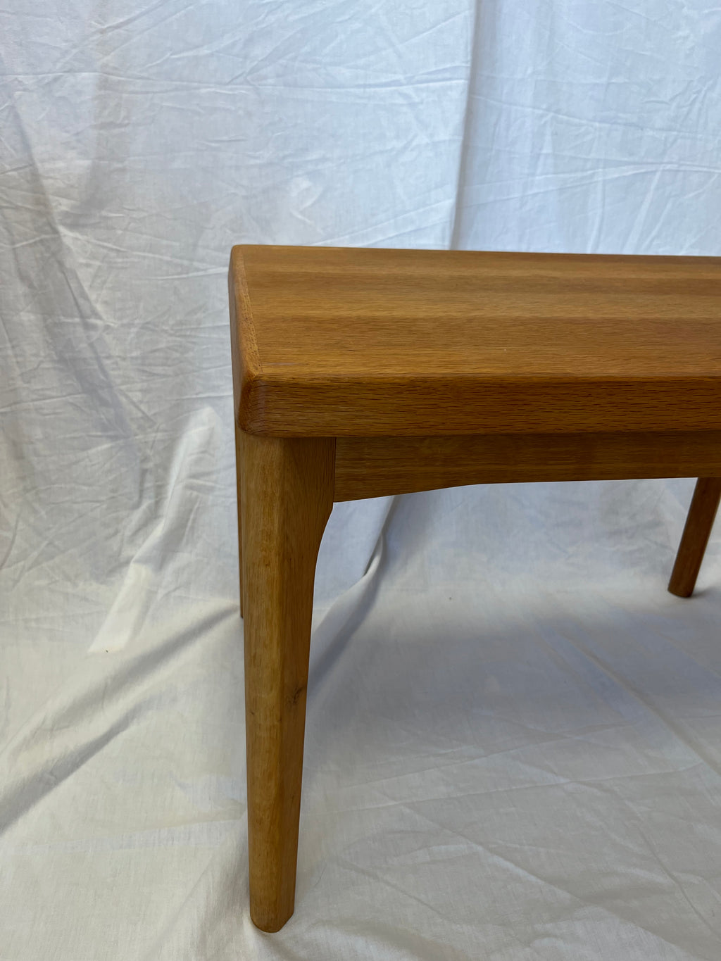 Table d’appoint scandinave en hetre 1970
