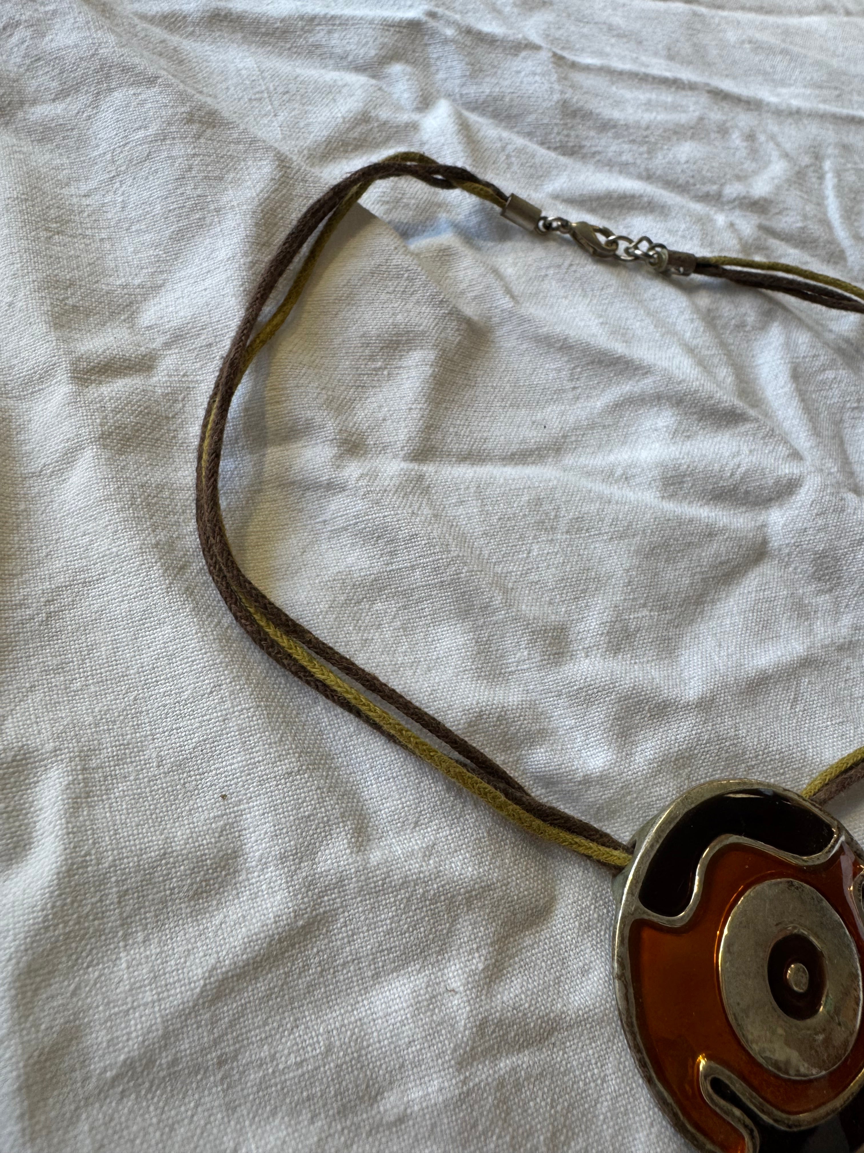 Collier orange et kaki